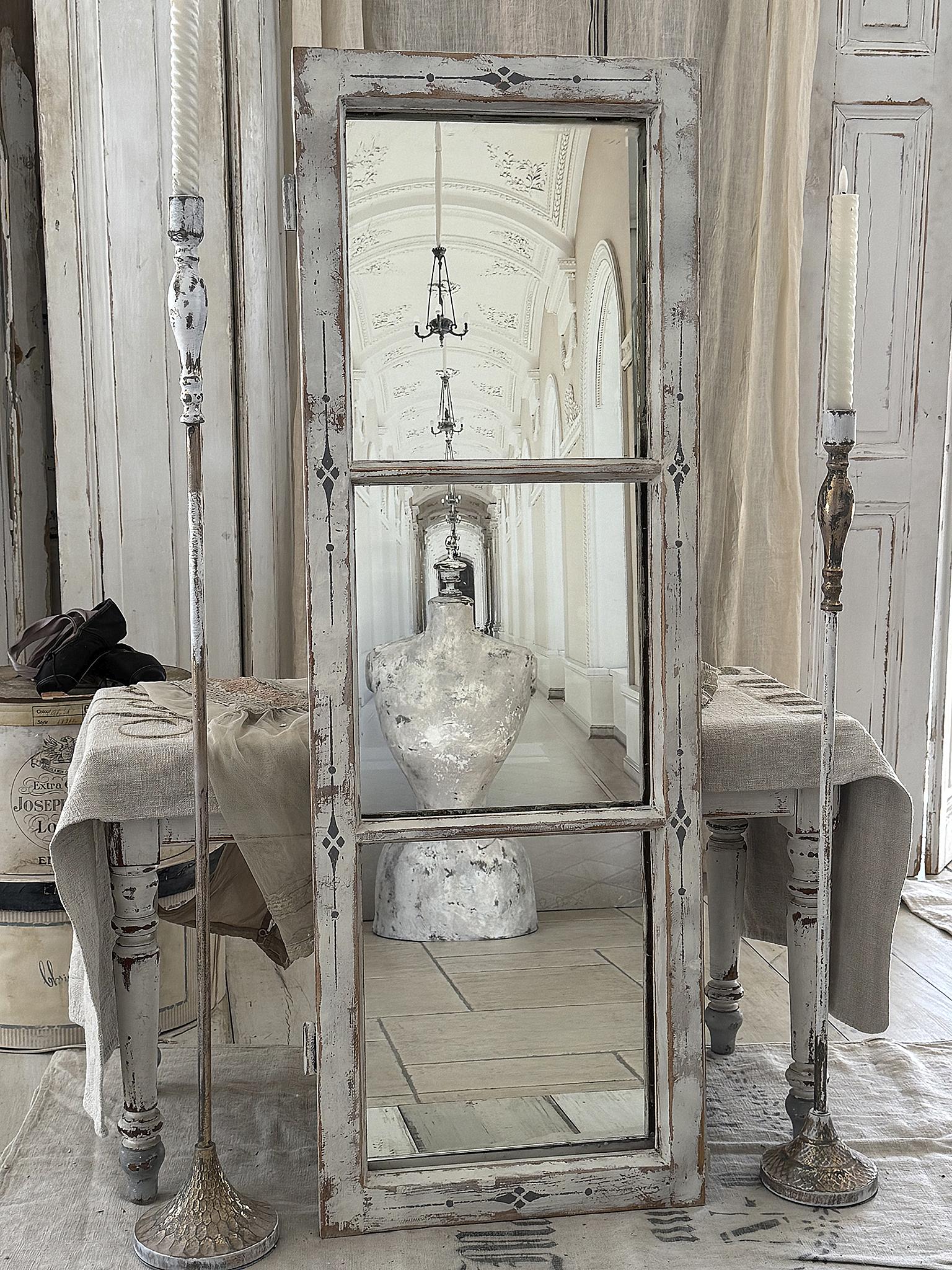 Altes Sprossenfenster als Spiegel – Shabby Chic****