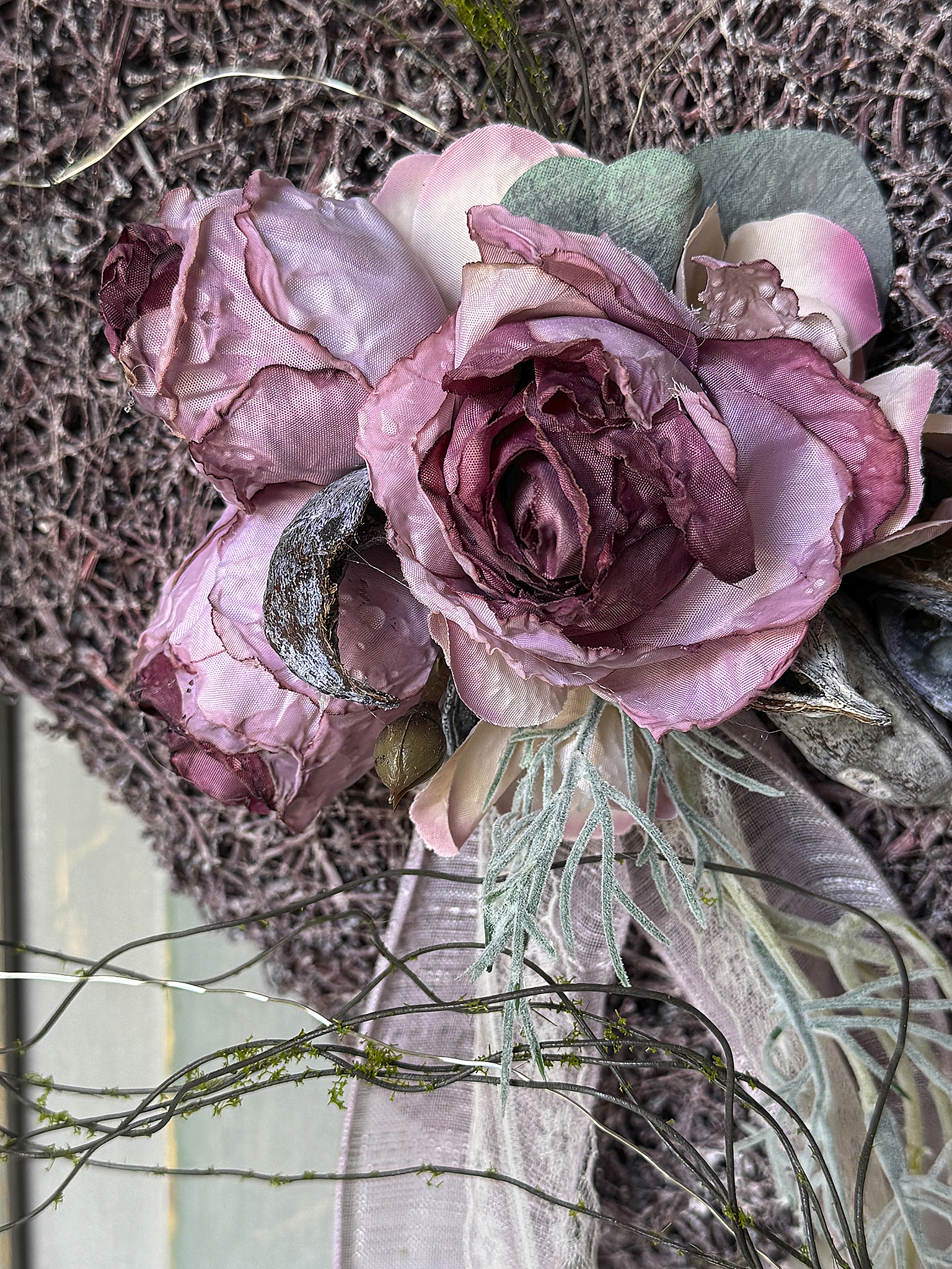 Edles Rebenherz mit hochwertiger Floristik – romantischer Charme*** 2