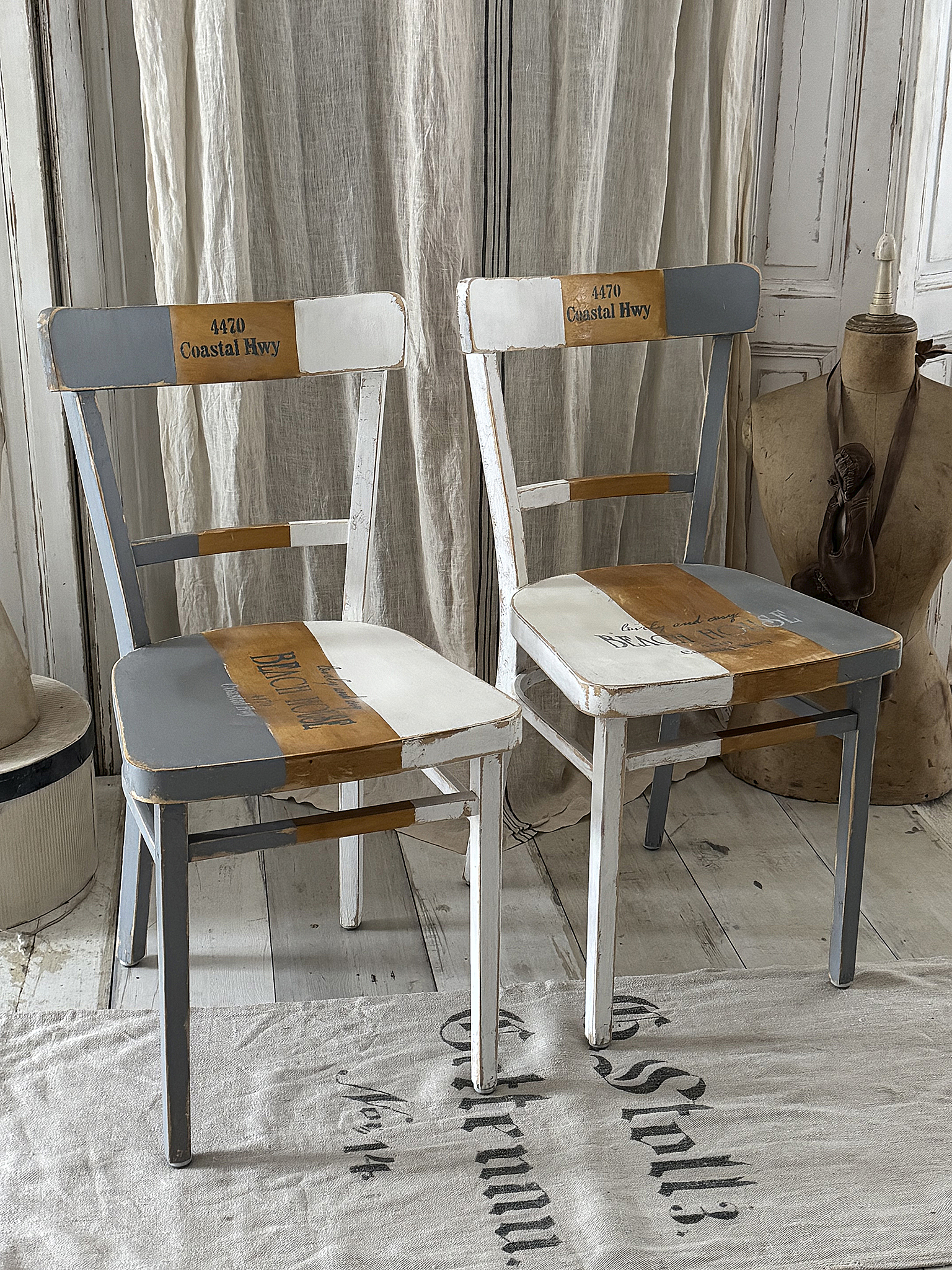 Altes Stuhlpärchen „Beach House“ | Buchenholz | Shabby Chic Weiß Grau Naturholz***