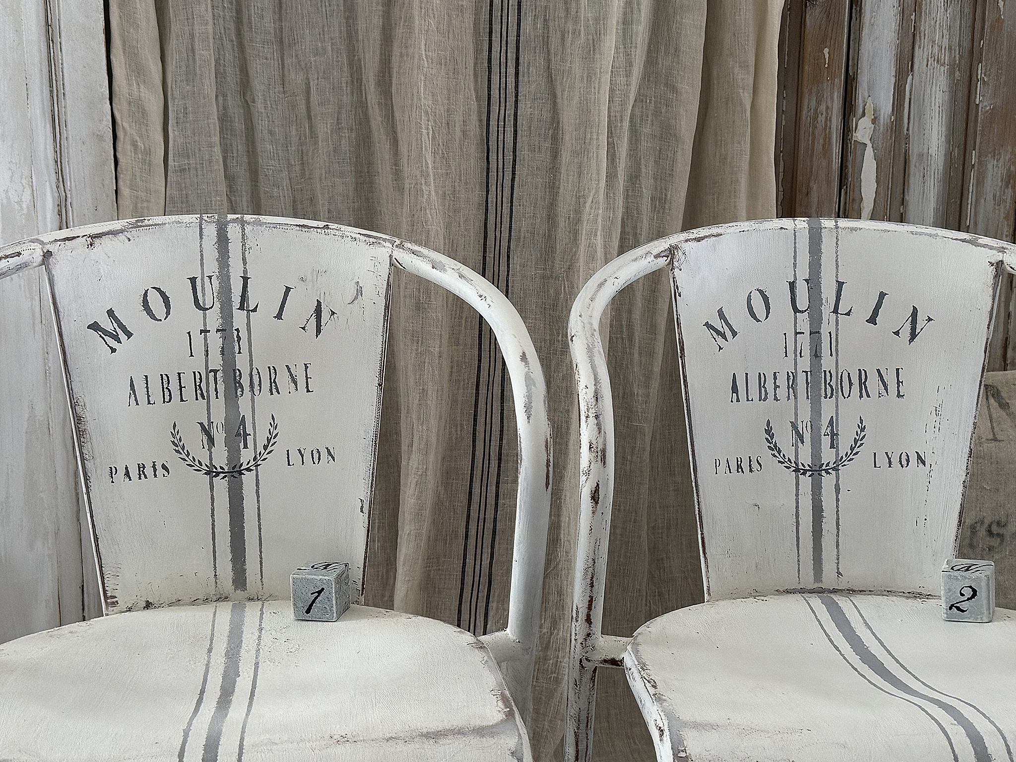 Dekorativer Vintage-Metallstuhl mit französischer Schablonierung***