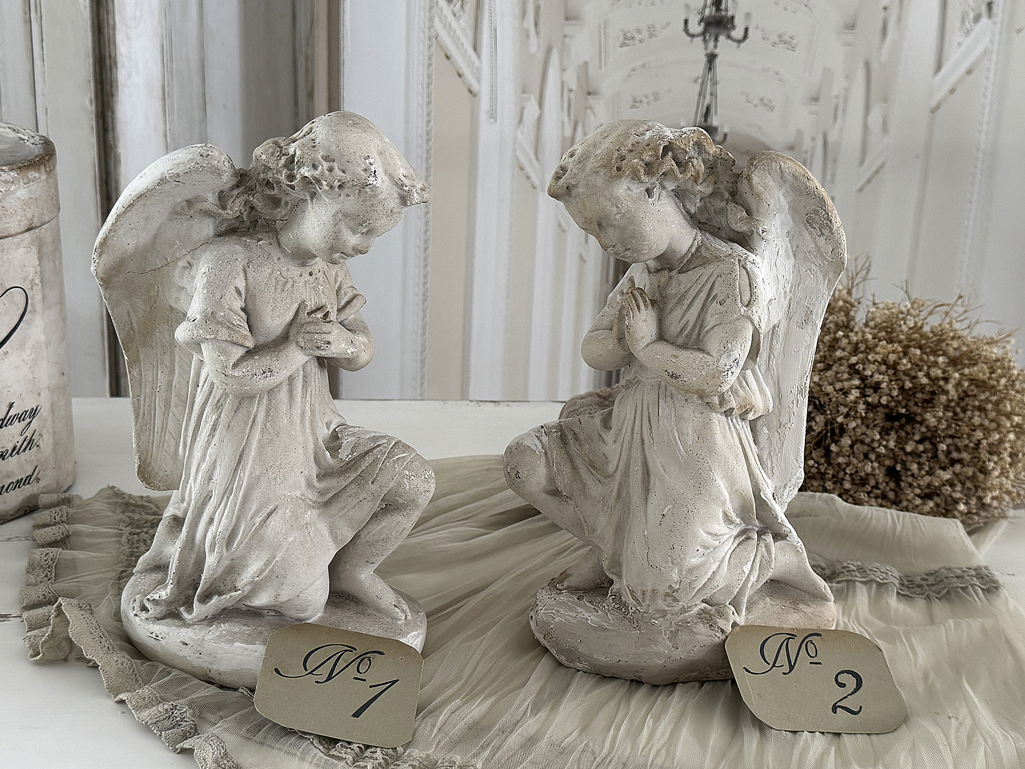 Alte Engel-Figuren aus Frankreich  aus Steingut / Steinzeug***
