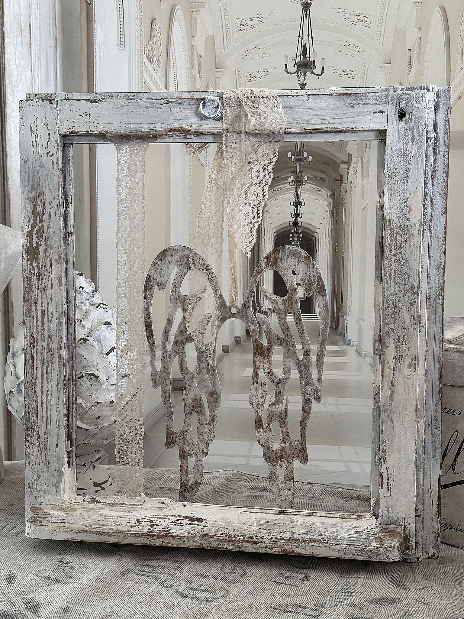 Süßer, alter Holzfensterrahmen – mit Engelflügel & filigranem Spitzenband*** Süßer, alter Holzfensterrahmen – mit Engelflügel & filigranem Spitzenband***