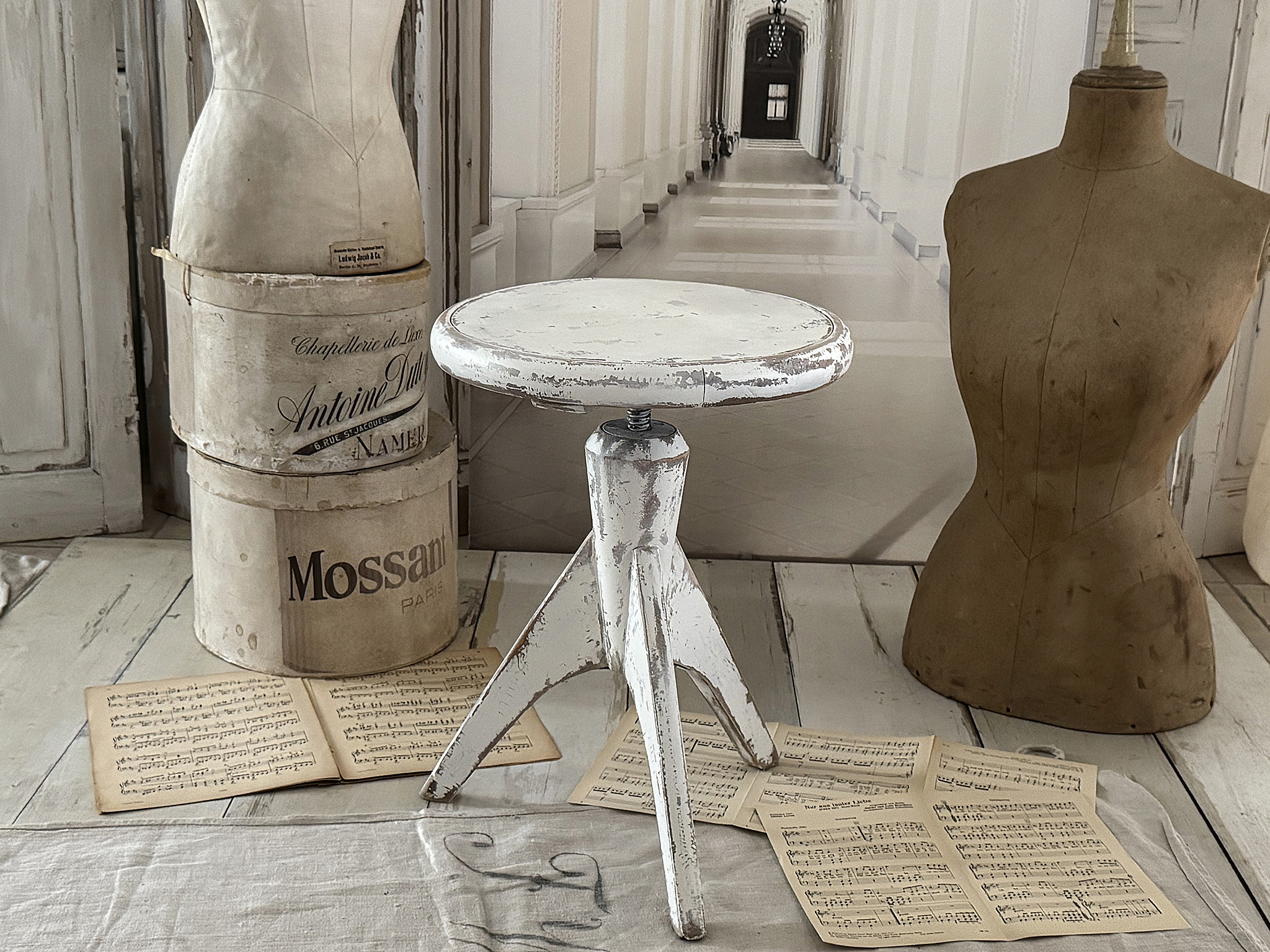 Alter, wertiger Klavierhocker im Shabby-Stil***