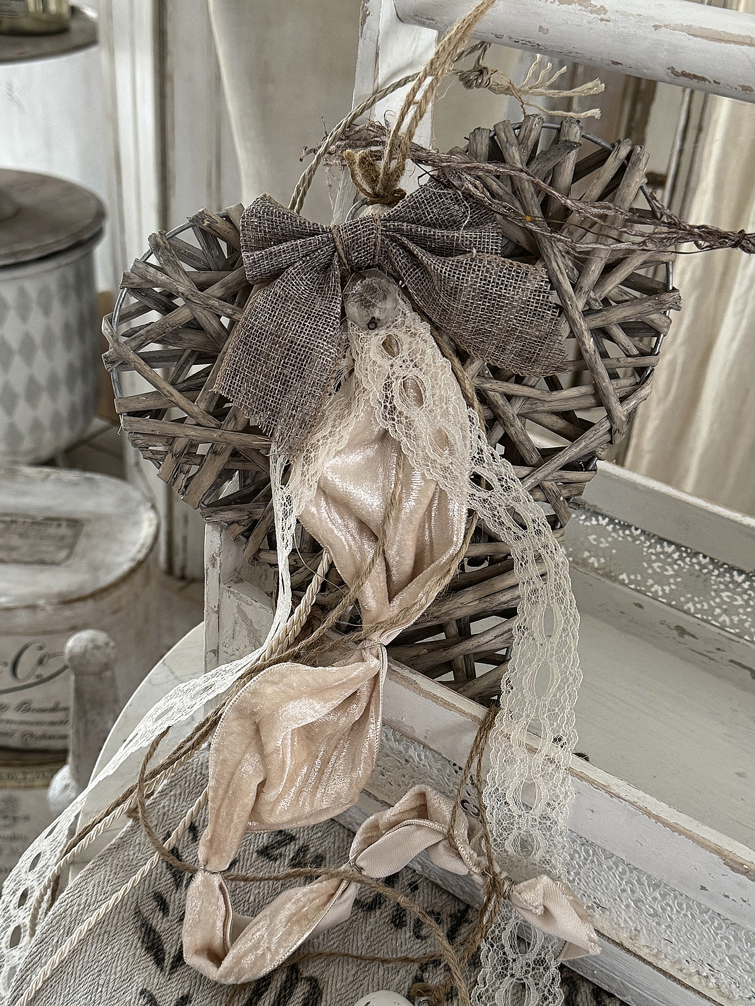 Holzkorb mit Herz Boho***