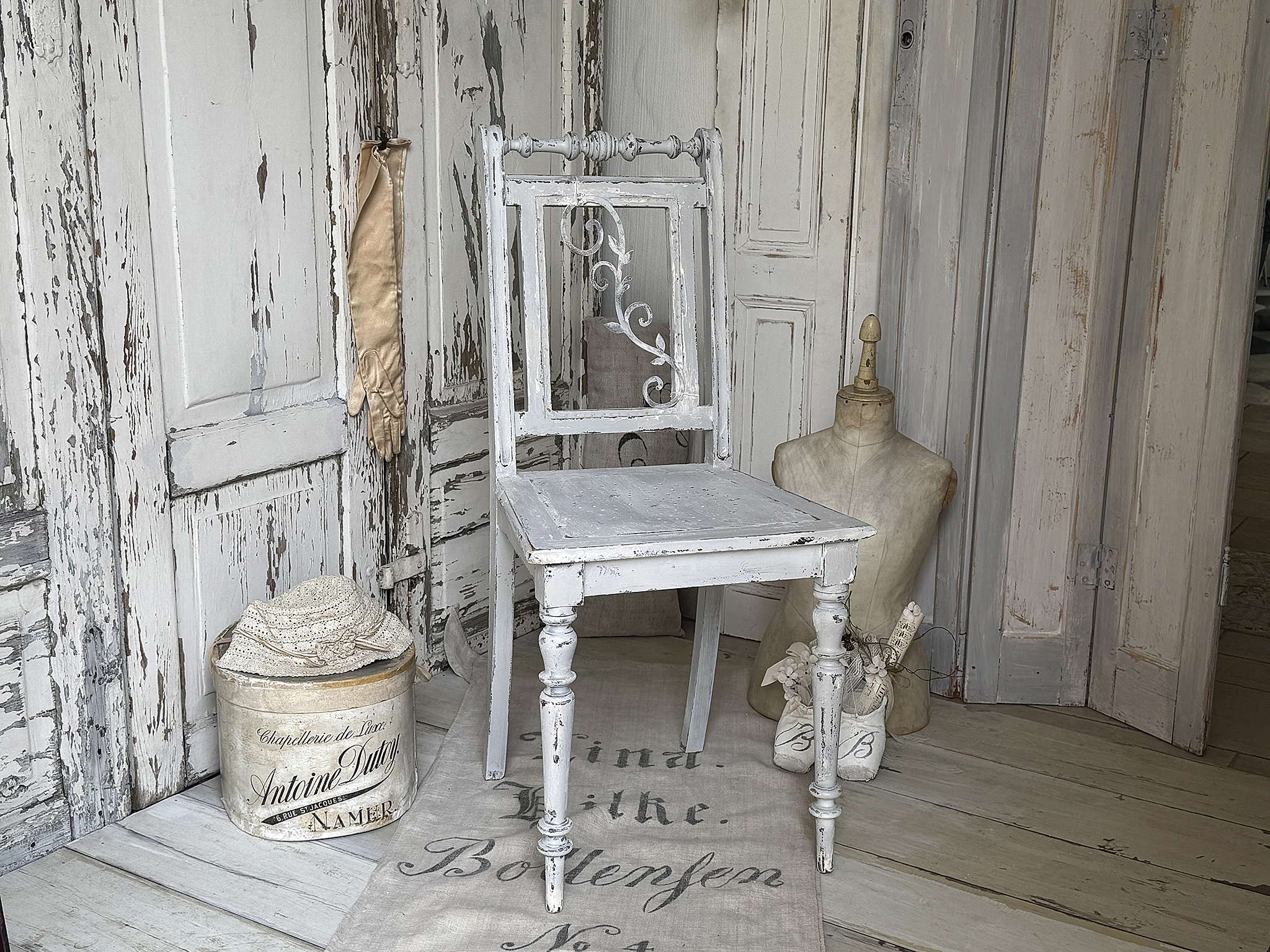  Ein antiker Gründerzeitstuhl mit Geschichte***