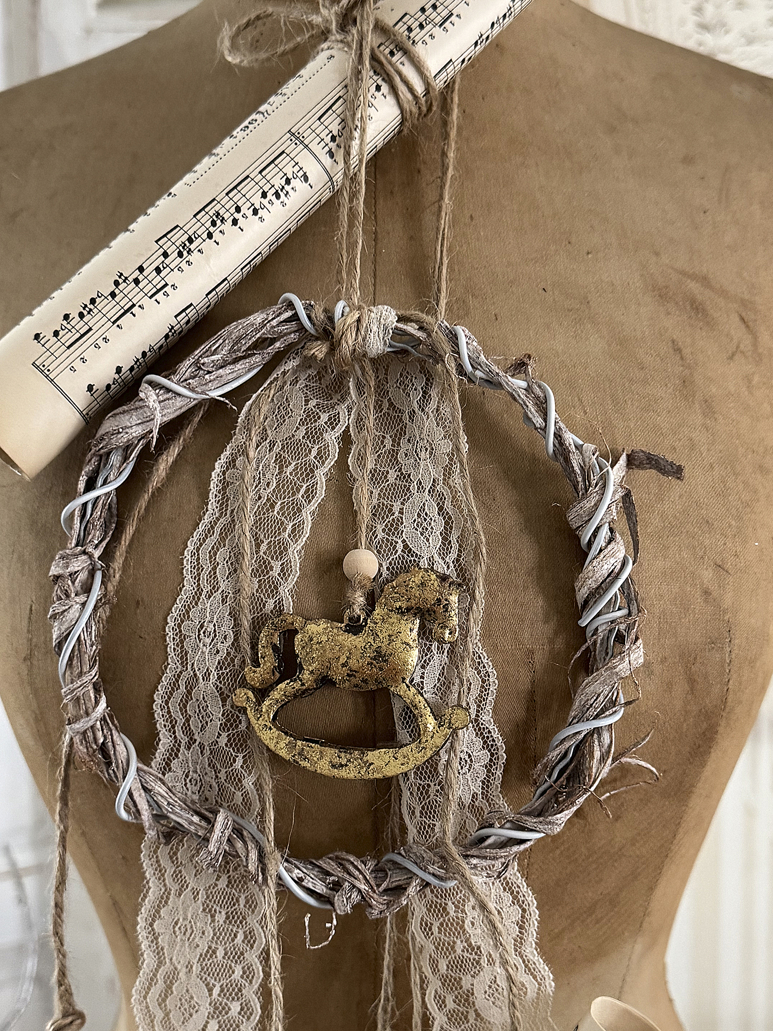 Vintage-Deko mit alten Notenblättern und Kränzchen*** Vintage-Deko mit alten Notenblättern und Kränzchen***