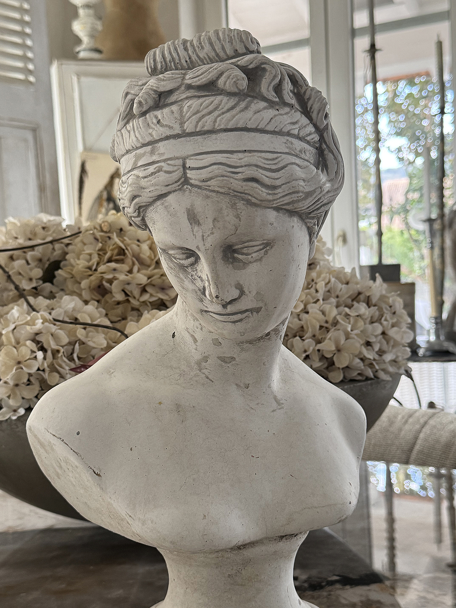Edle Stein-Büste einer jungen Frau – zeitloser Vintage-Charme***