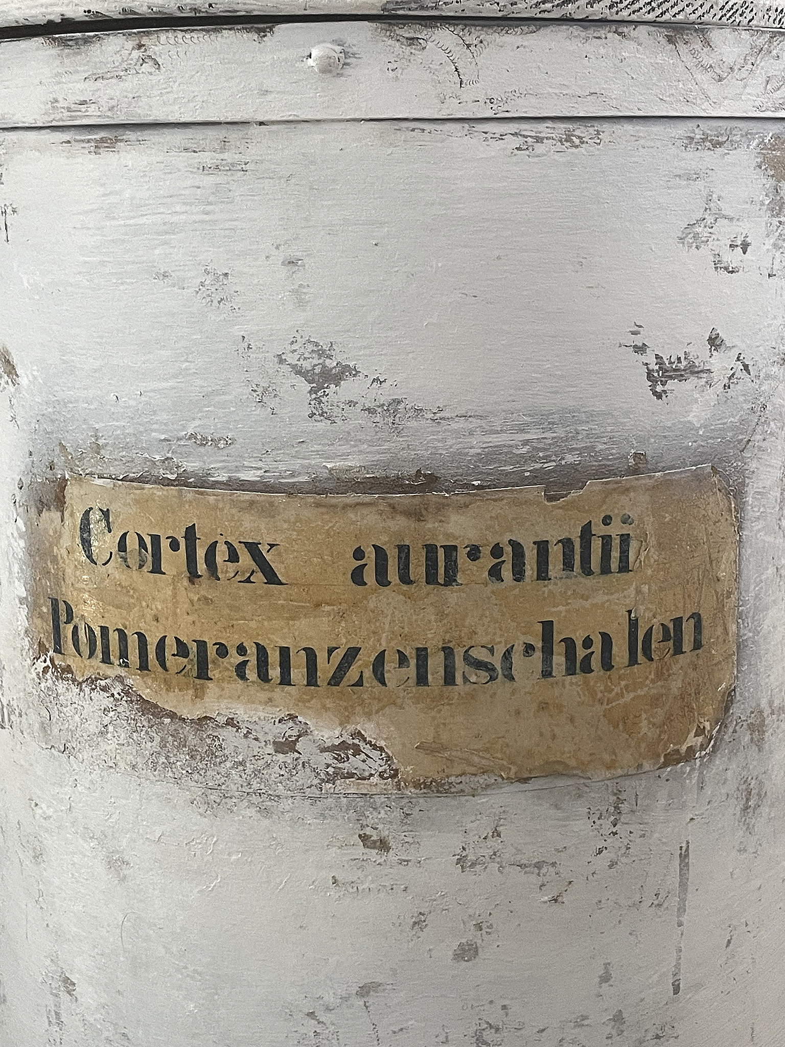 Große antike Apothekertonne***