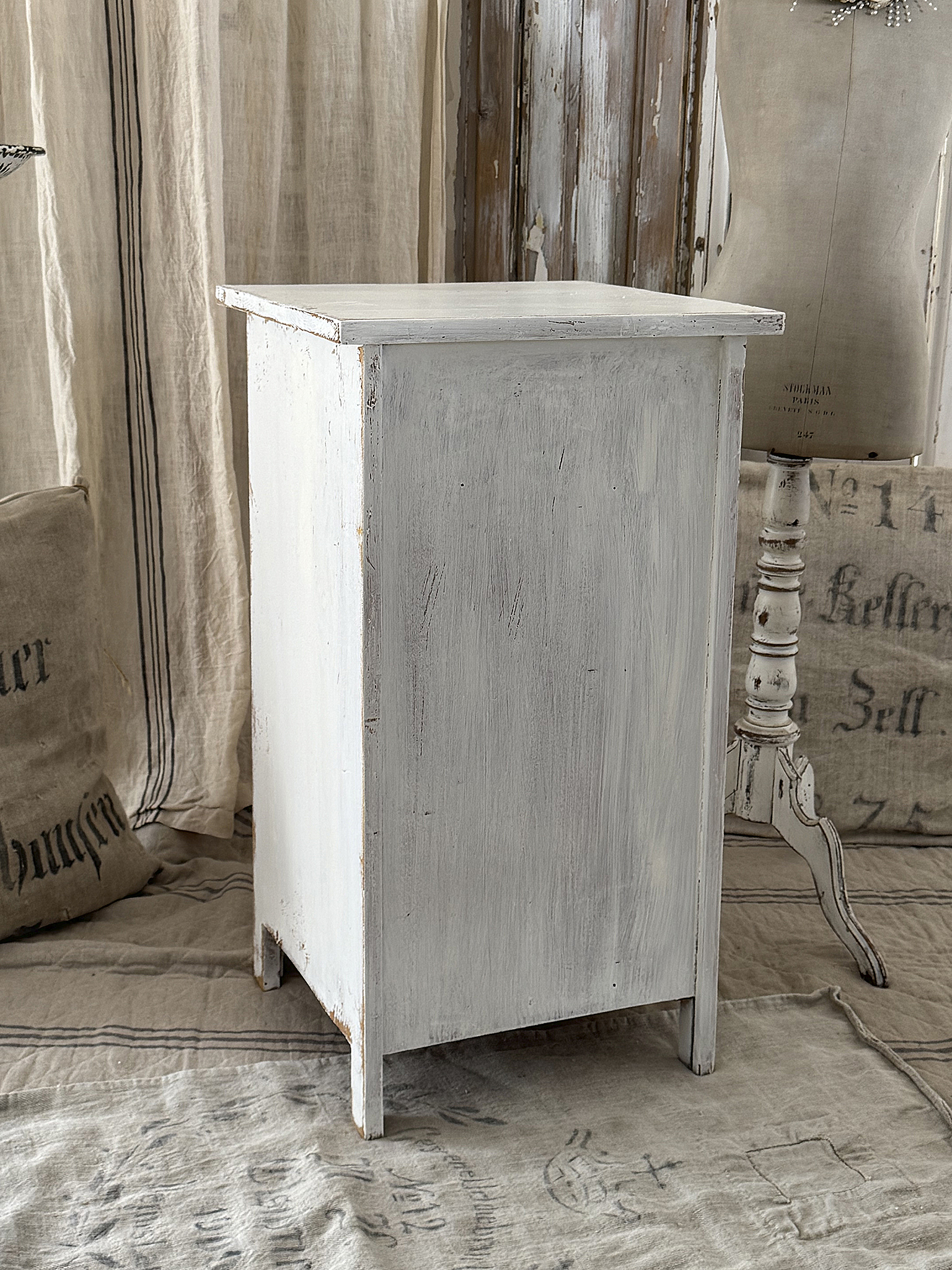 Antikes Beistellschränkchen Shabby-pur