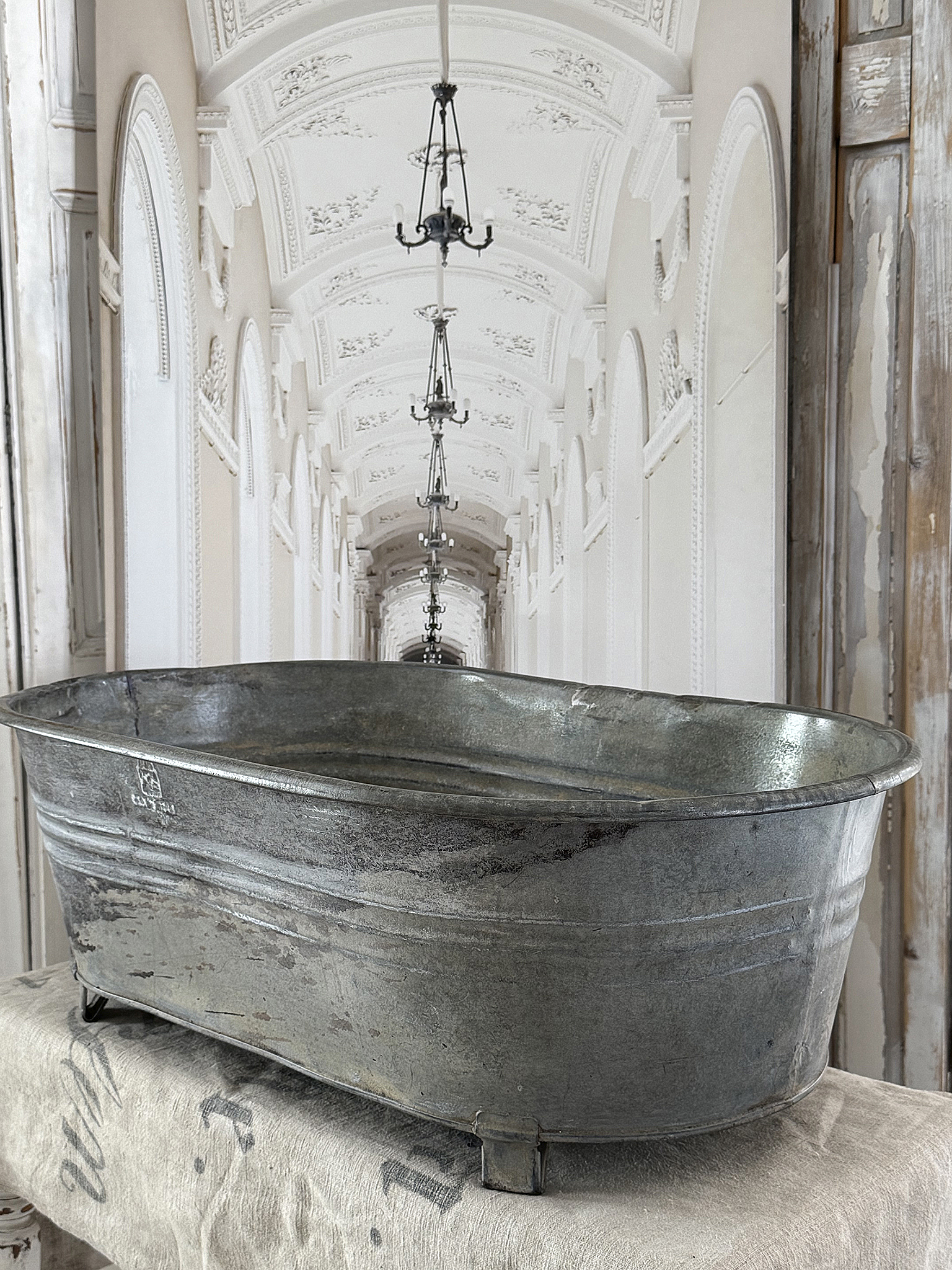 Seltene alte Zinkwanne mit wunderschöner gewachsener Patina und besonderer Formgebung***
