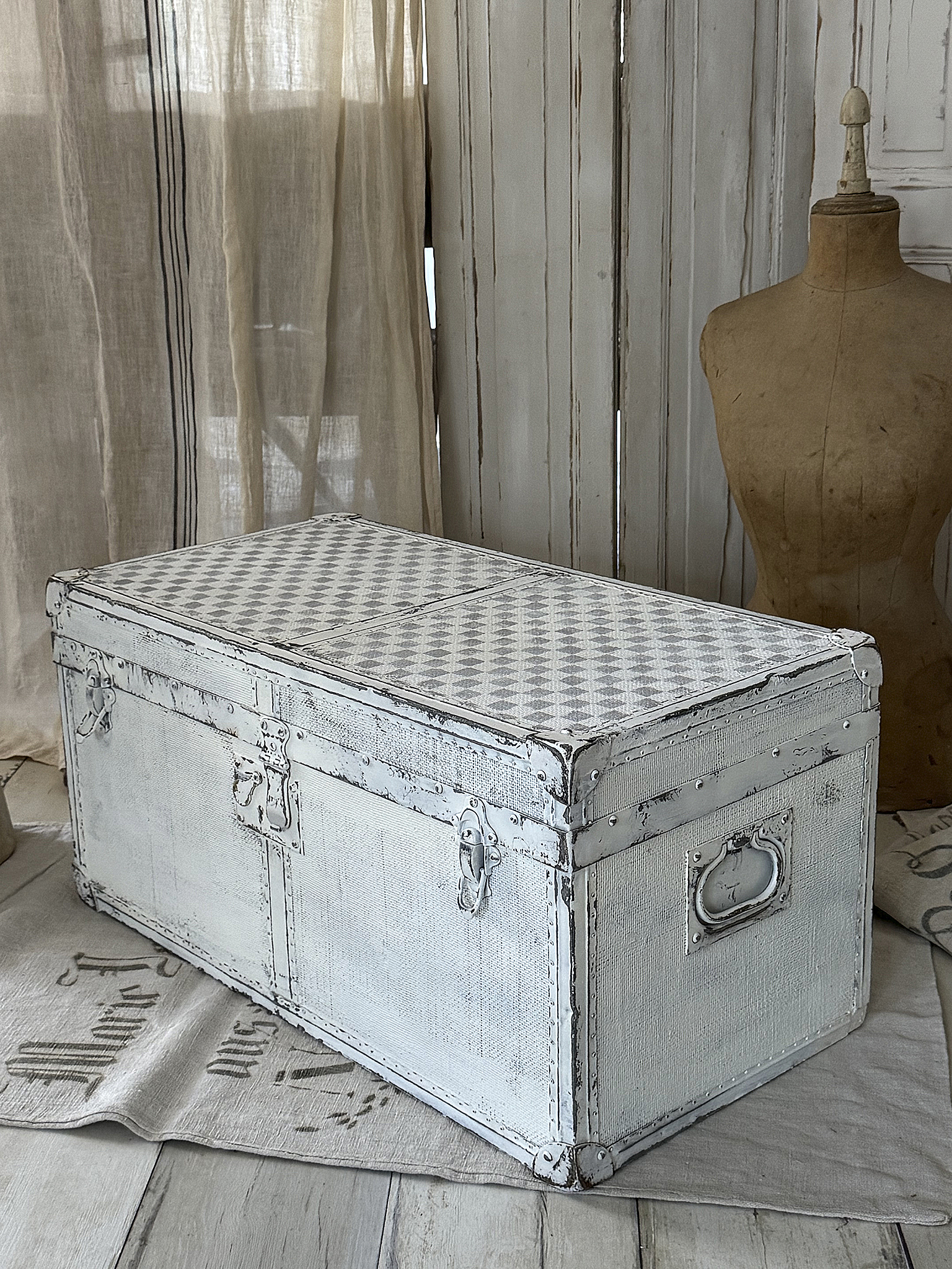 Französische Vintage-Truhe mit Charme***