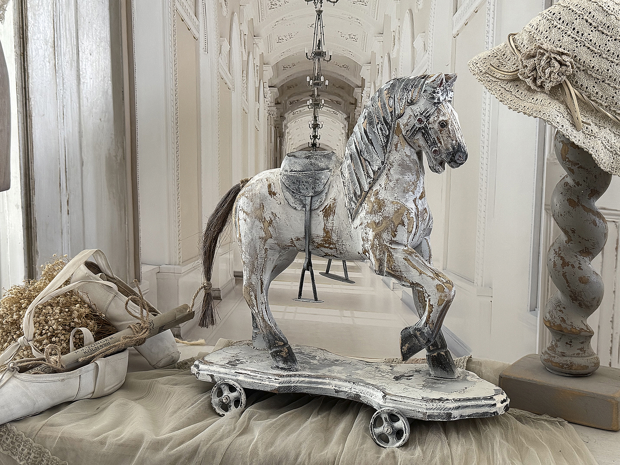 Altes Rollpferdchen im Shabby Chic***