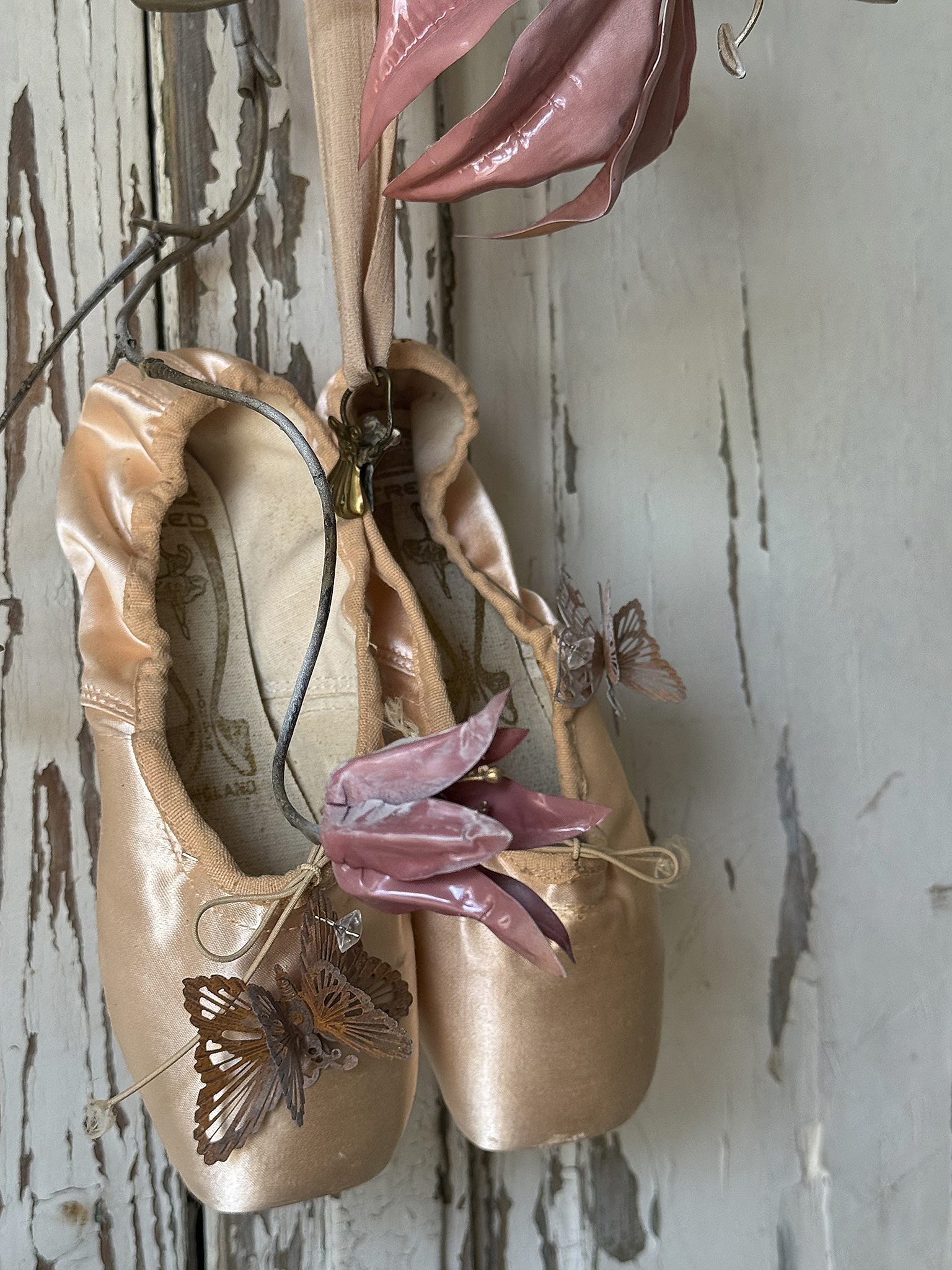 Individuelles Ballettschuh-Arrangement mit Lackorchidee***