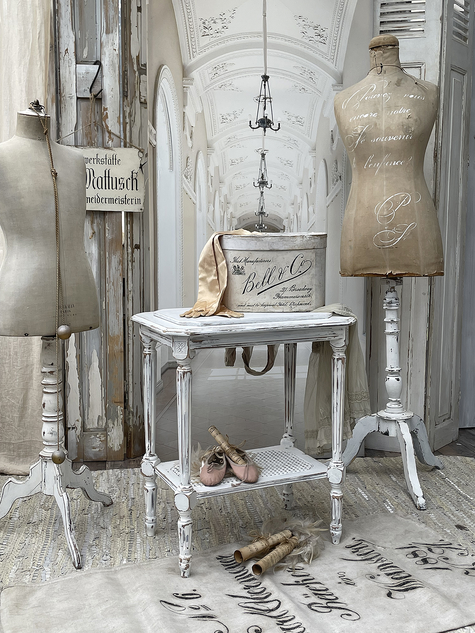 Reserviert! Alter Beistelltisch im Shabbykleid*** Reserviert! Alter Beistelltisch im Shabbykleid***