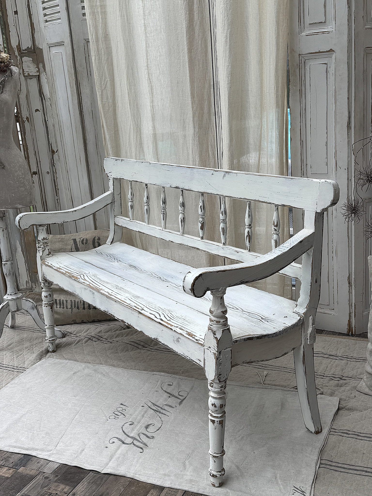 Wunderschöne antike Shabby-Bank -Gründerzeit-Schätzchen