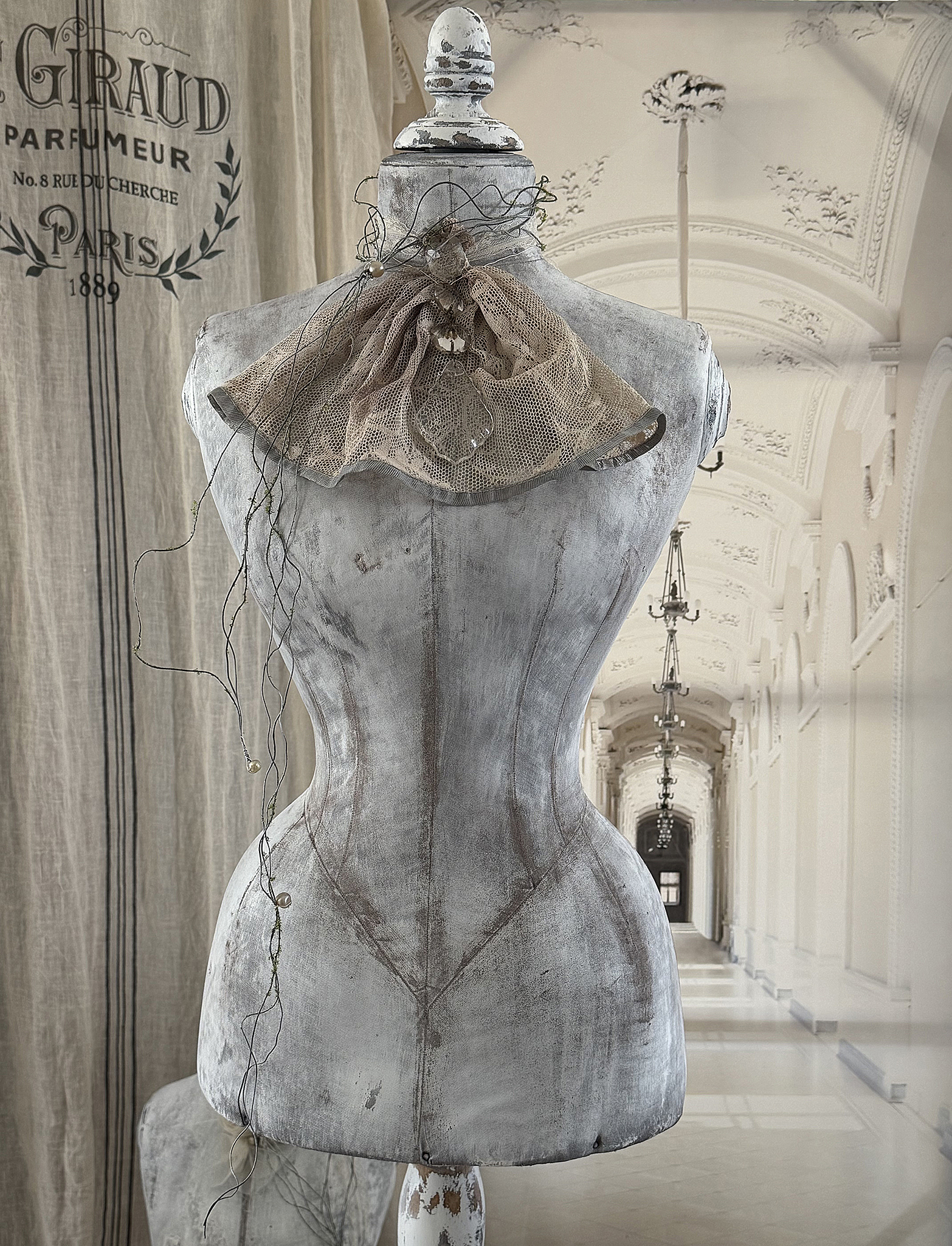 Antike Schneiderpuppe „Wespentaille“ im zarten Vintage-Look***