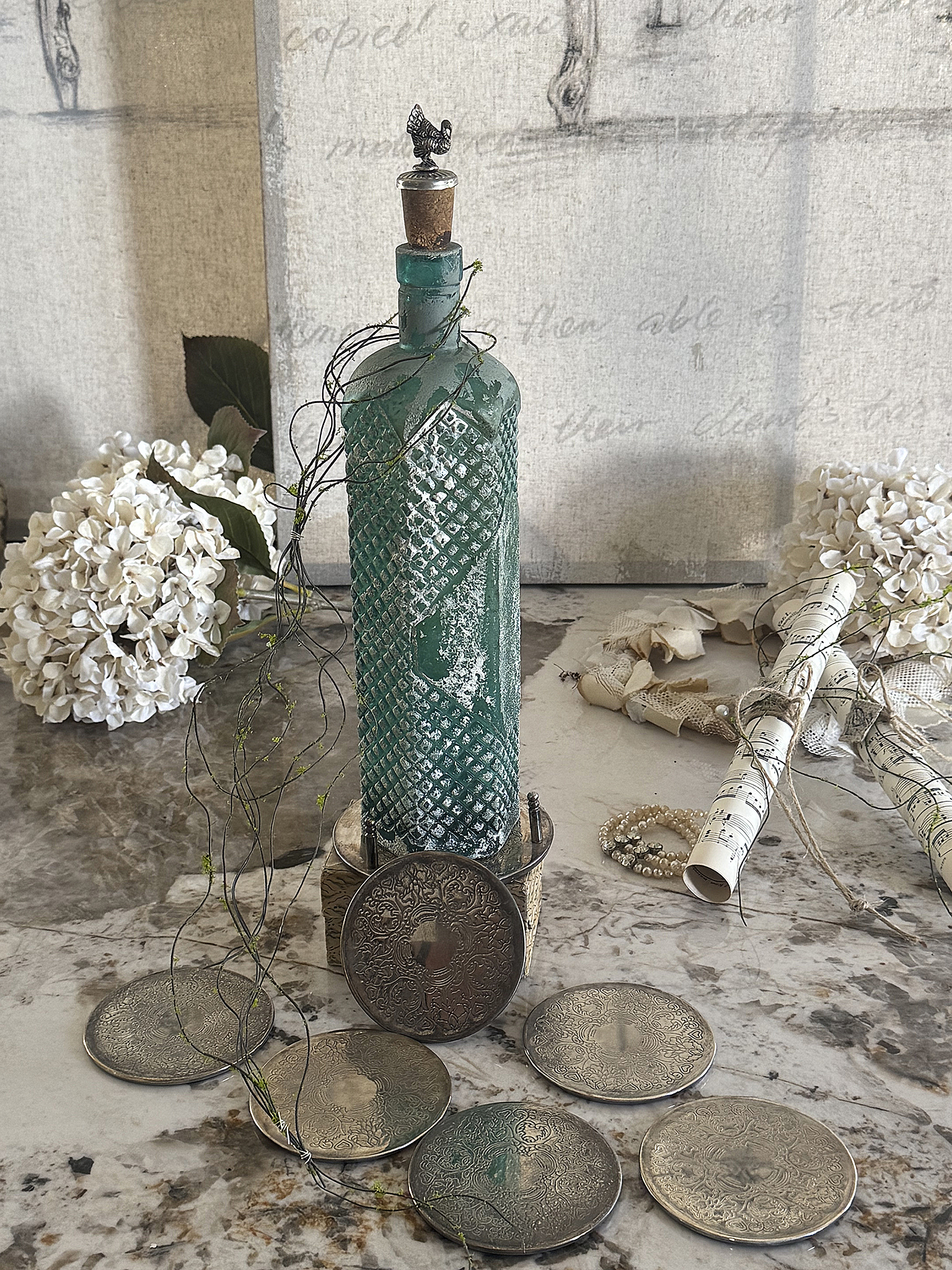 Antikes Vintage-Konvolut mit Glasflasche & Untersetzern aus Hotelsilber***