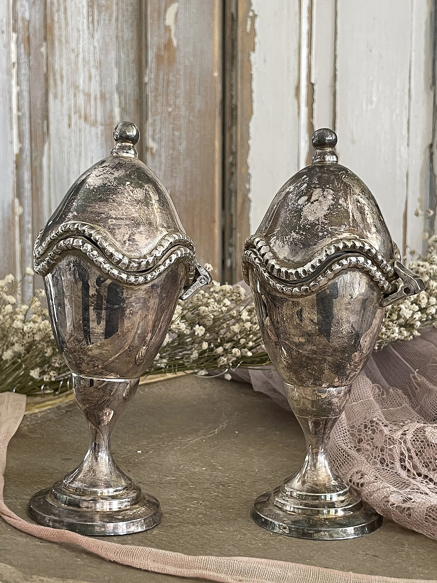 Duo Eierbecher versilbert mit Haube und Fuß Vintage*** Duo Eierbecher versilbert mit Haube und Fuß Vintage***