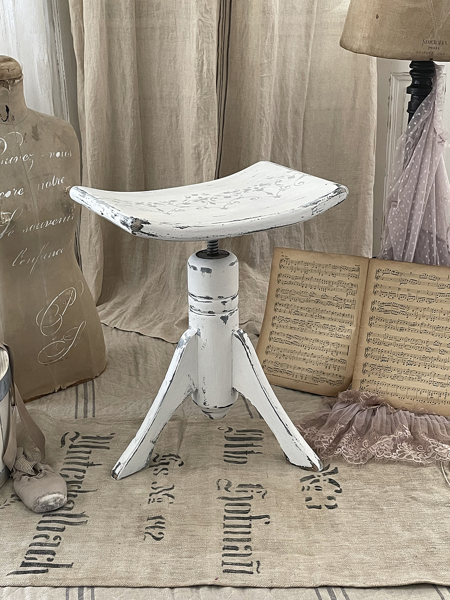 Antiker Klavierhocker "Shabby-Chic