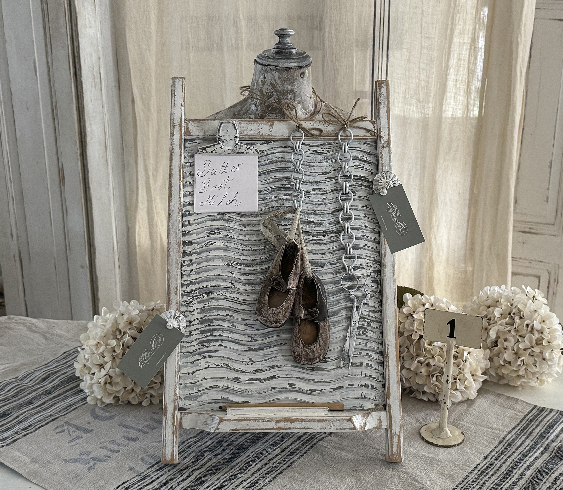 Individuelles Waschbrett als Memo Board im Shabby-Kleid