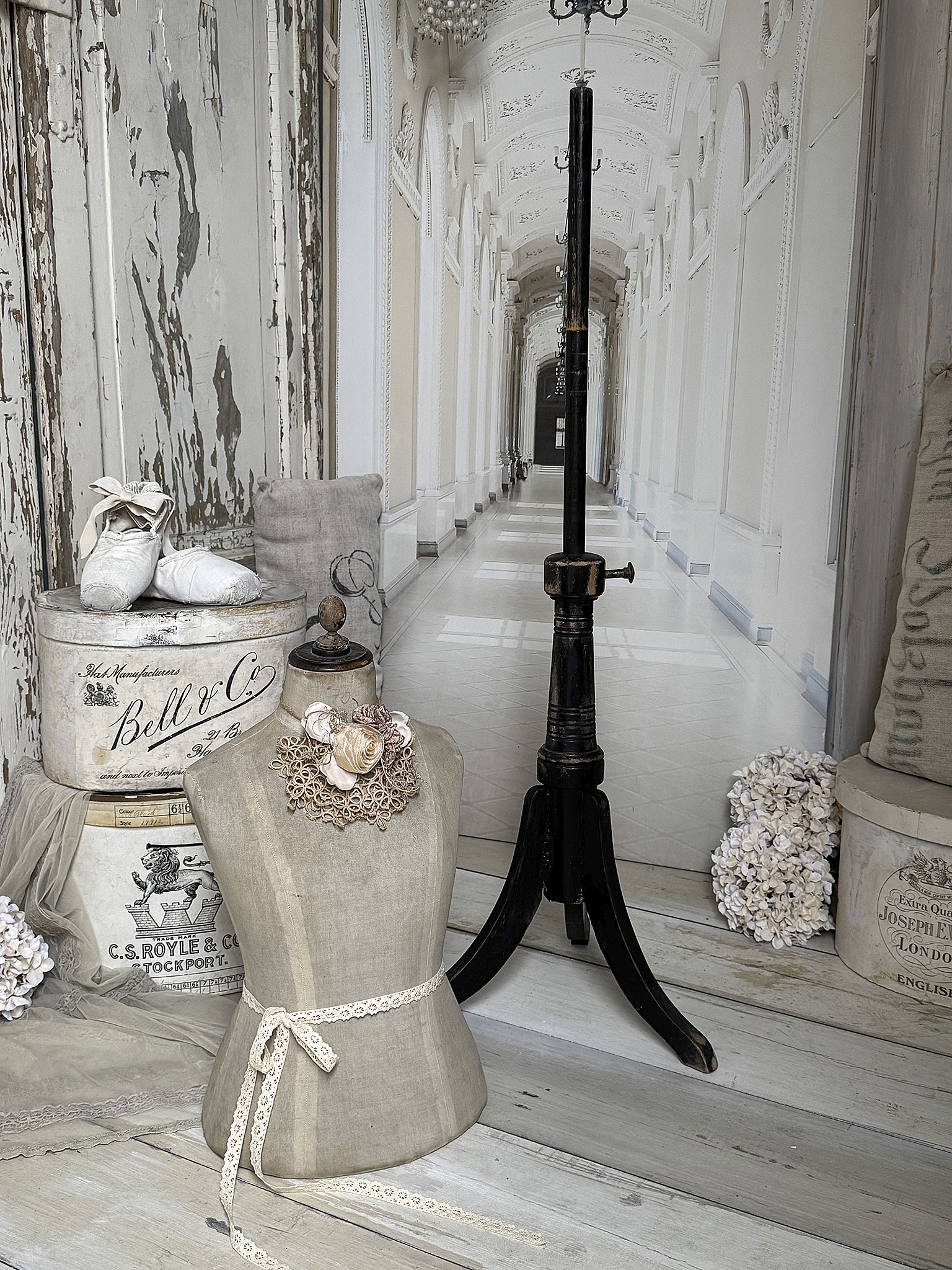 Zuckersüße antike Kinderschneiderpuppe – romantisches Original mit Vintage-Charme