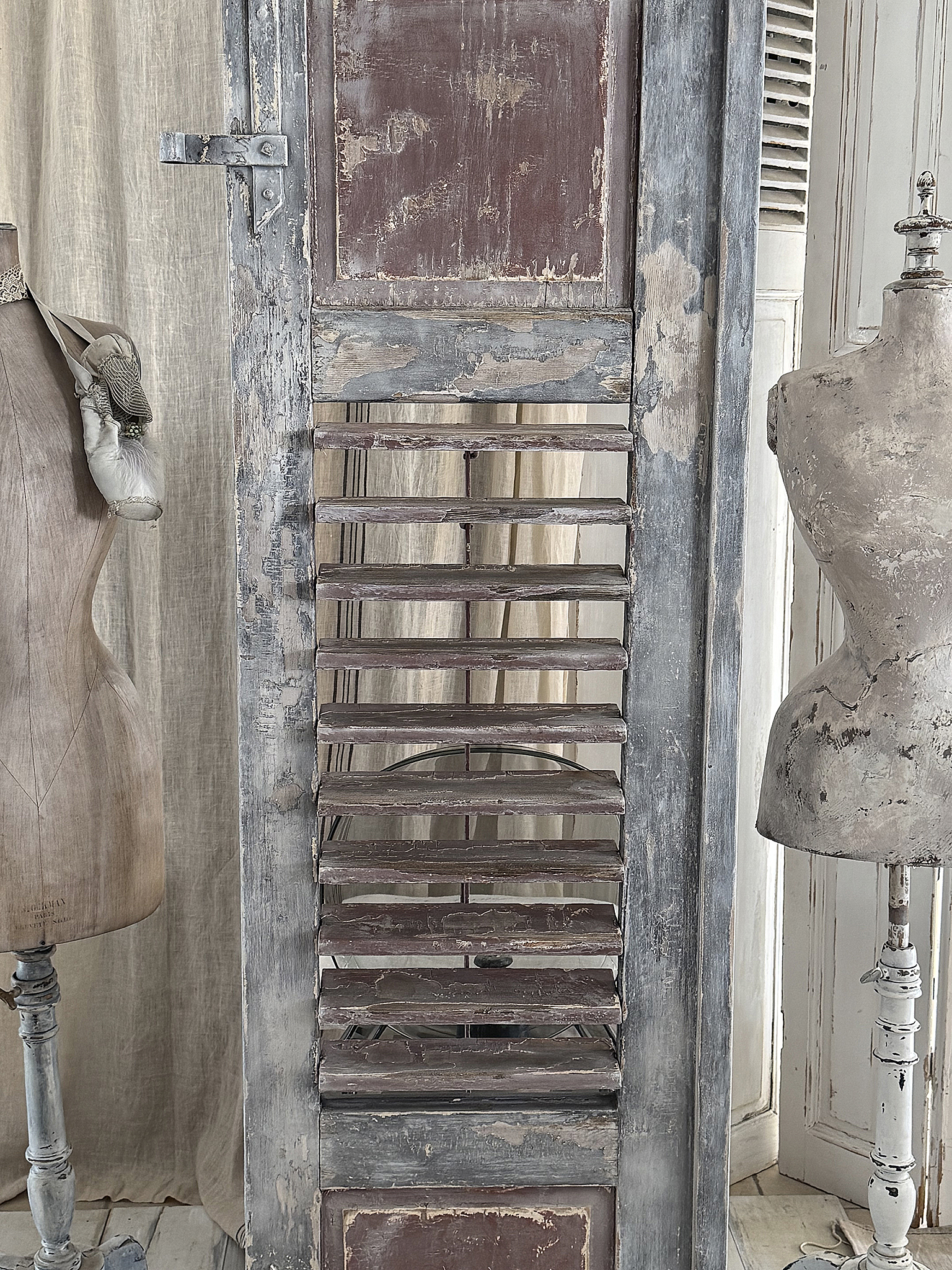 Großer antiker Fensterladen-Frankreich***