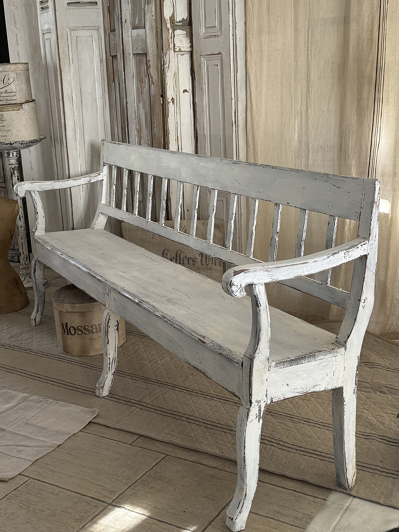 Antike, lange Biedermeierbank mit Armlehnen Liebhaberstück***