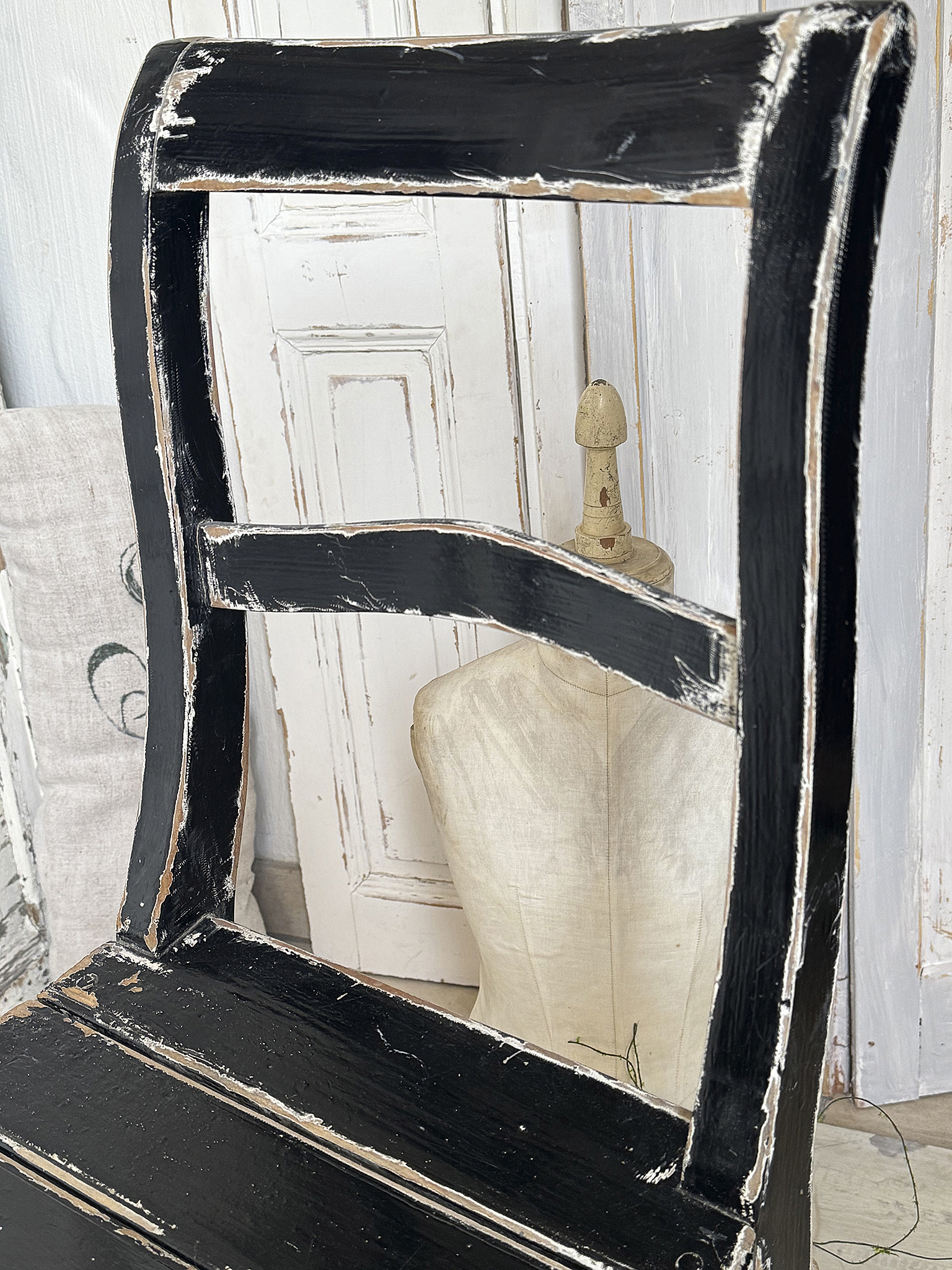 Antiker Biedermeier-Stuhl im originalen schwarzen Lack – Charakter trifft Eleganz***