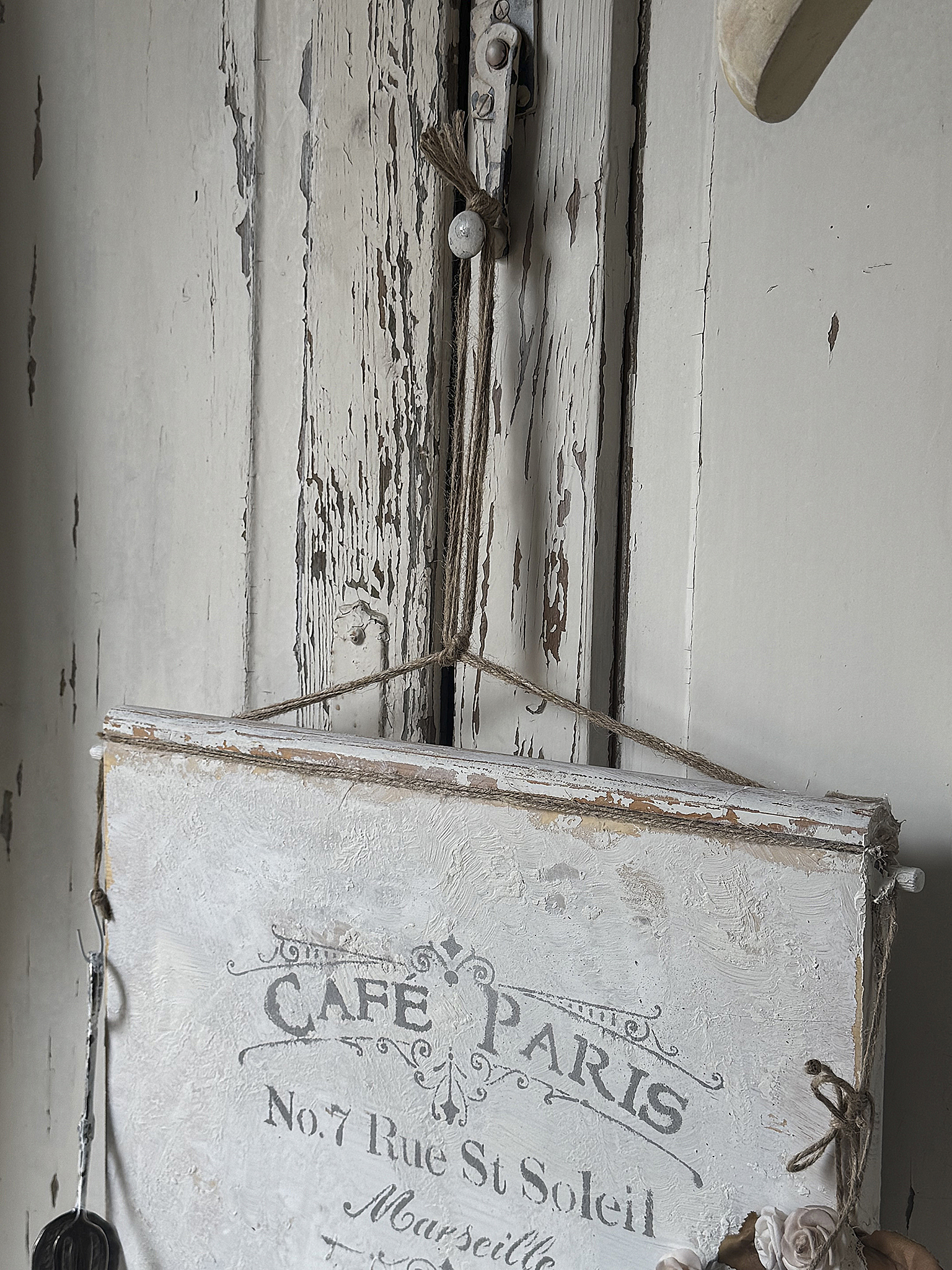 Bild „Cafe Paris“ mit charmanten Begleitern – französischer Vintage-Zauber***