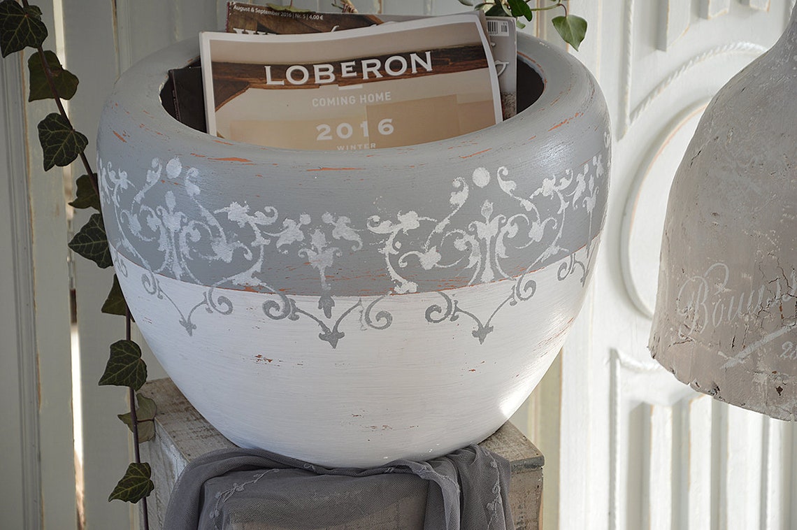 Charmanter großer Shabby Terratopf im neuen Kleid