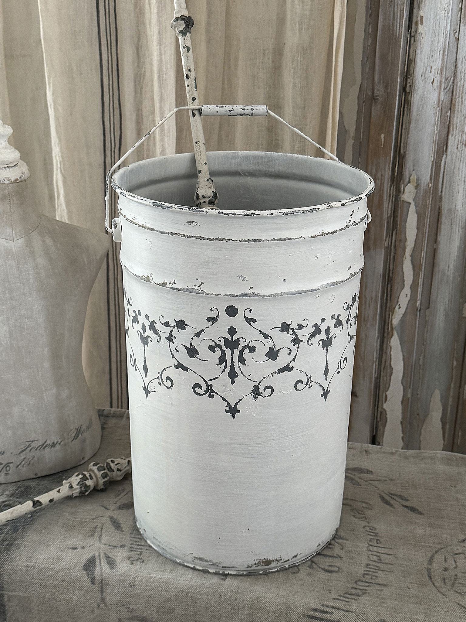 Reserviert! Eimer aus Aluminium Ornament***