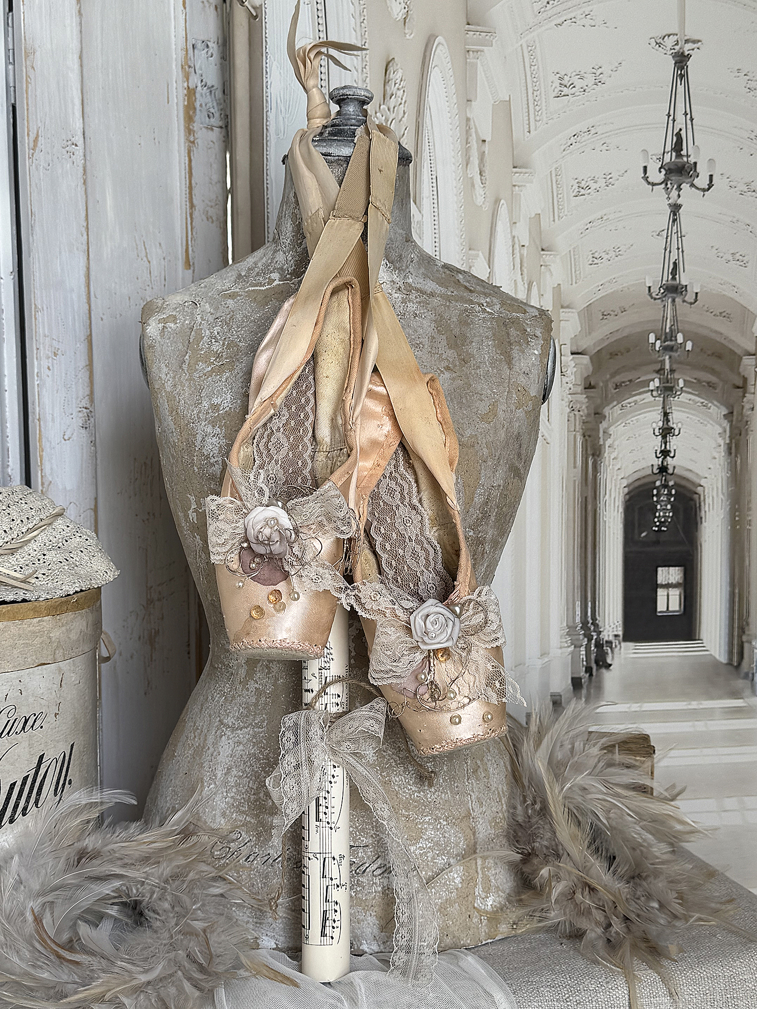 Reizende alte Spitzenschuhe –Romantik***