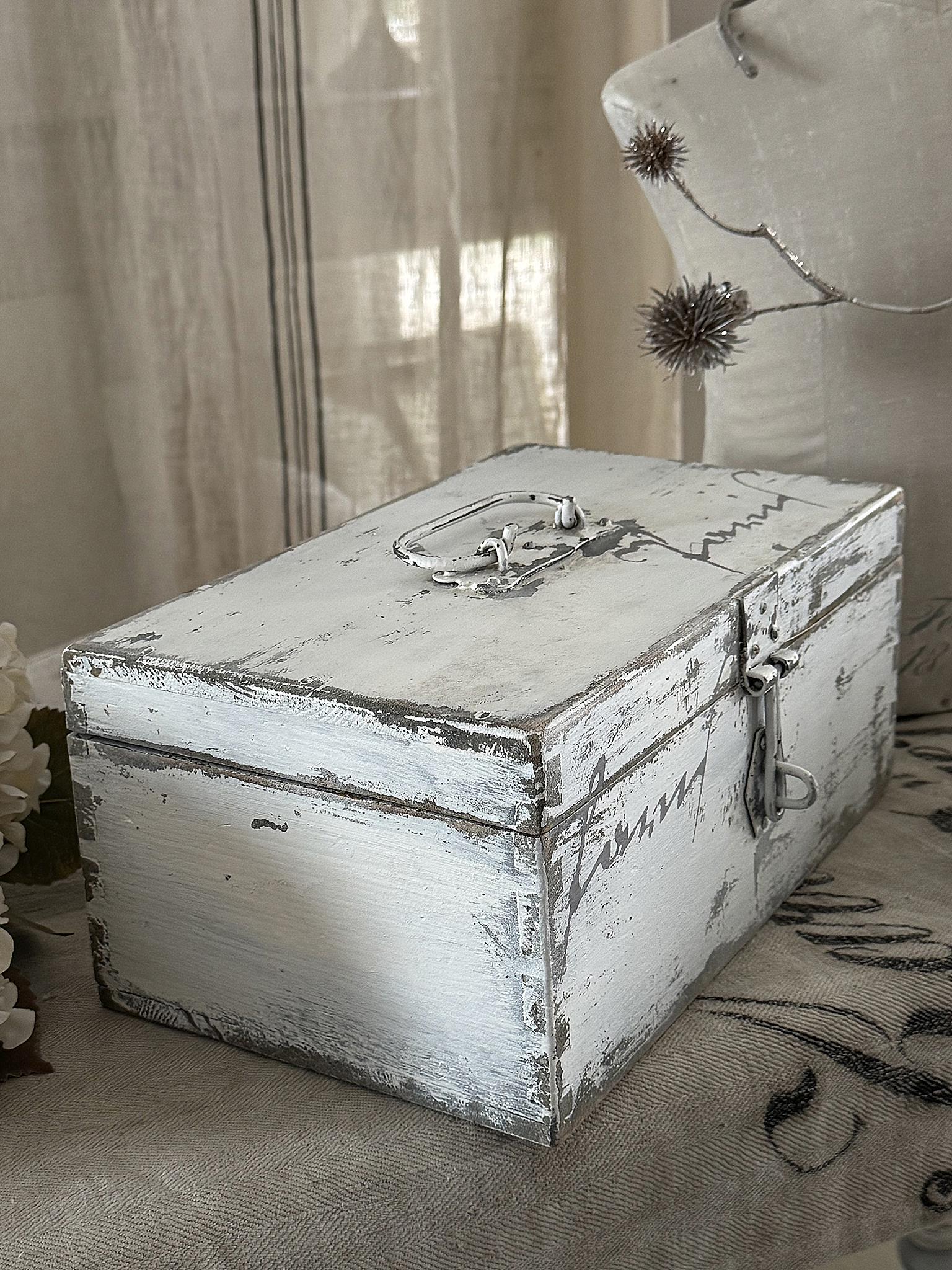   Schöne alte Holzkiste mit Geschichte***