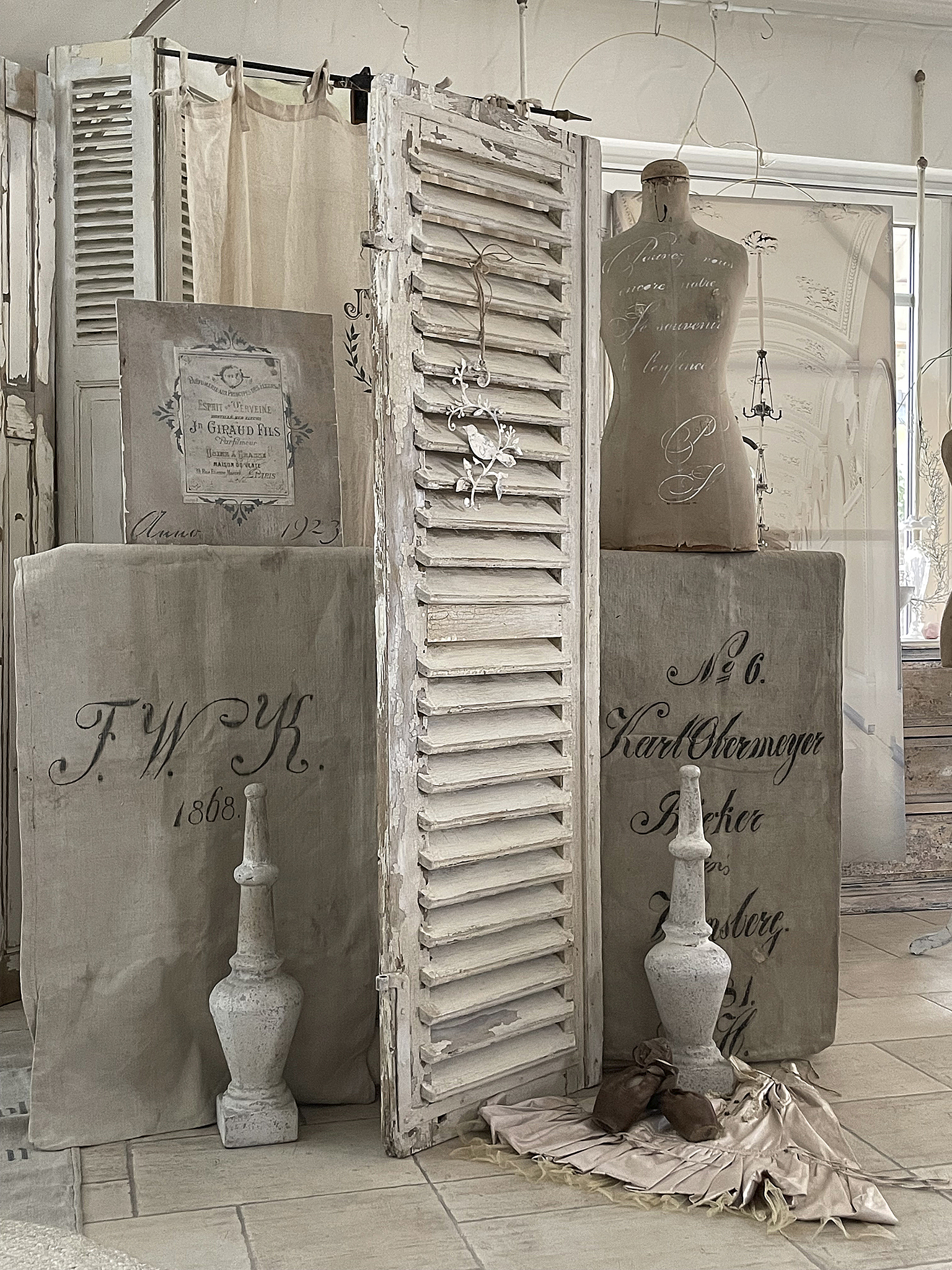 Großer Lamellenfensterladen Shabby-pur 2*** Großer Lamellenfensterladen Shabby-pur 2***
