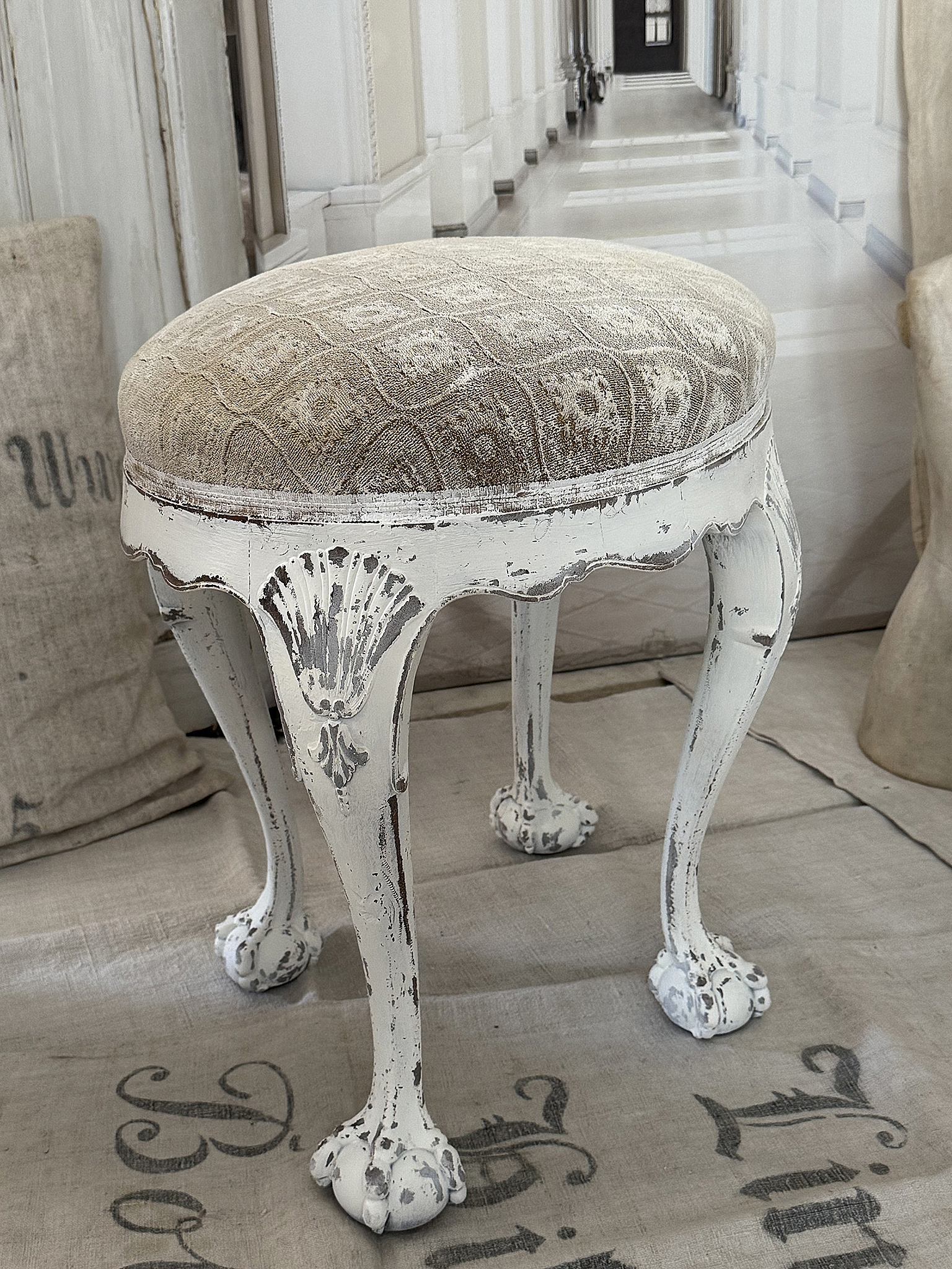 Antiker Hocker aus Frankreich***
