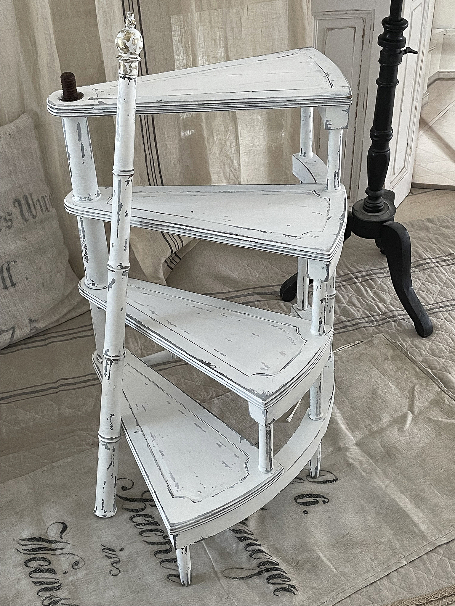 Alte Bibliotheksleiter/Treppe Sahbbyschätzchen*** Alte Bibliotheksleiter/Treppe Sahbbyschätzchen***