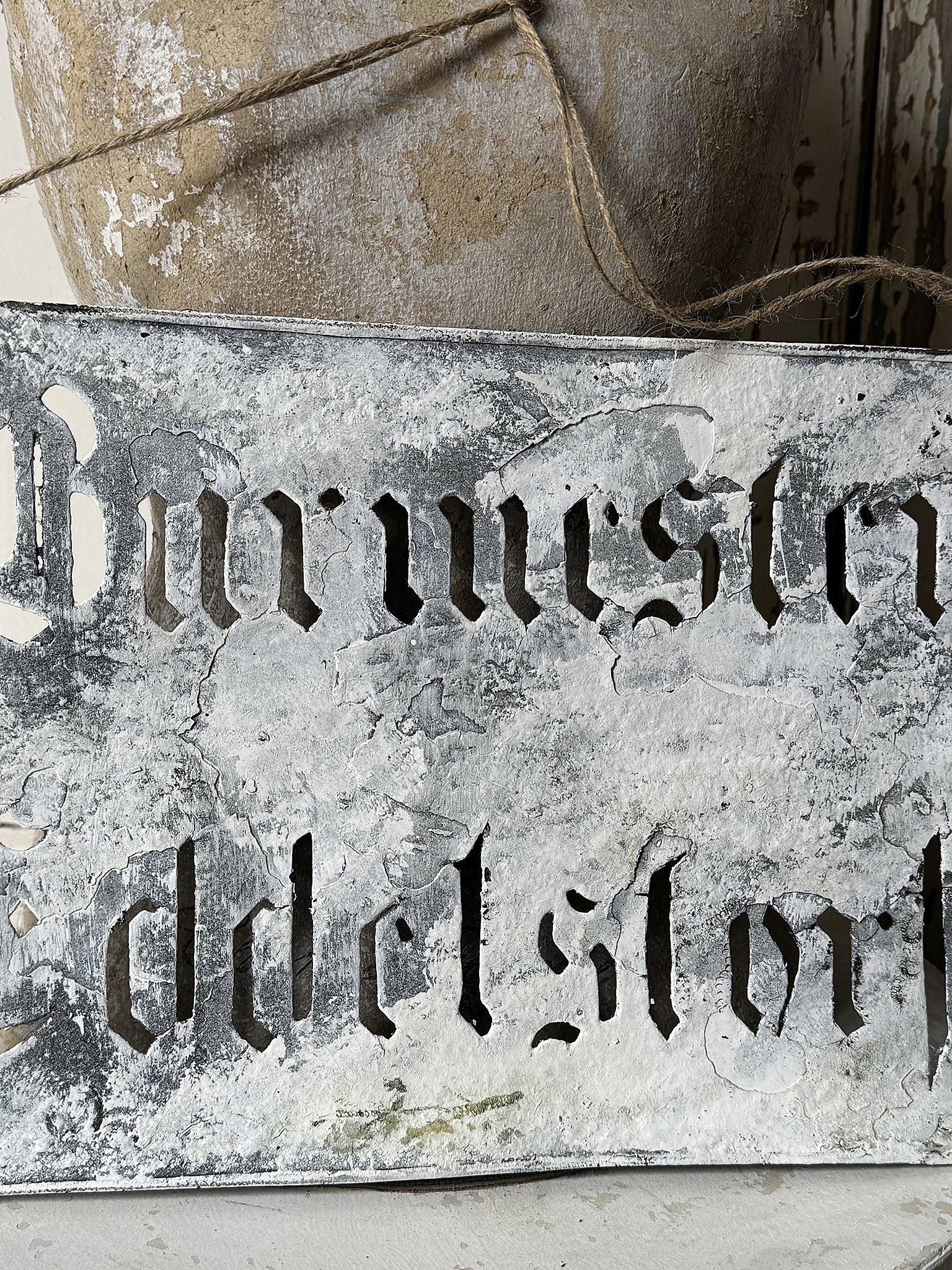 Antike Eisen-Schablone mit Patina & altdeutscher Schrift***