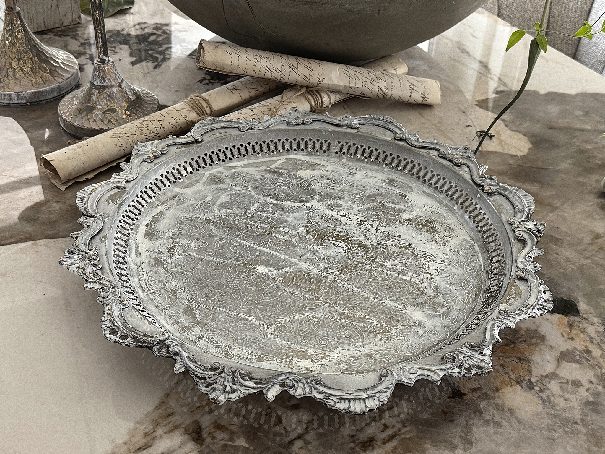 Alte runde Messingschale im Shabby Chic – Vintage Schale mit ziseliertem Rand***