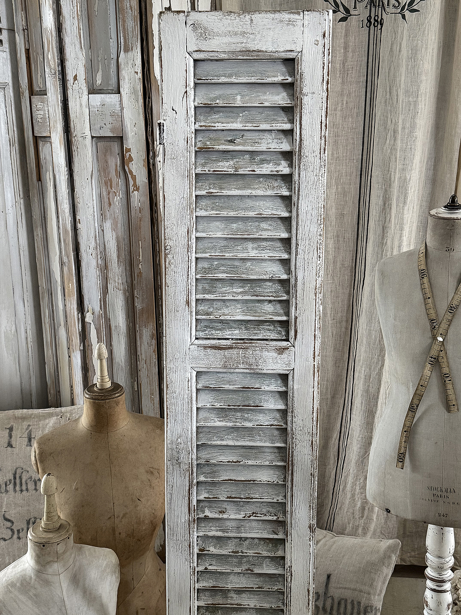 Antiker Lamellenladen aus Frankreich – Liebhaberstück