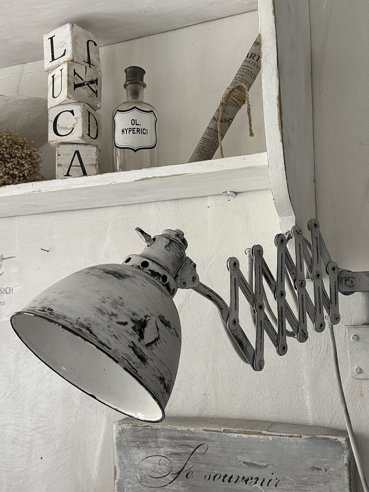 Industrielle Scherenwandlampe im Bauhaus-Design***