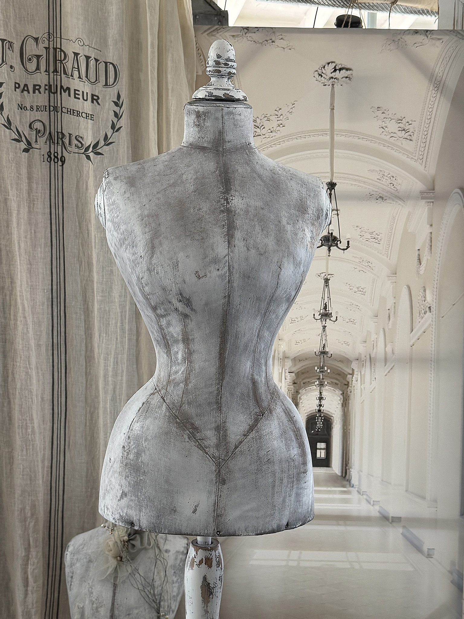 Antike Schneiderpuppe „Wespentaille“ im zarten Vintage-Look***