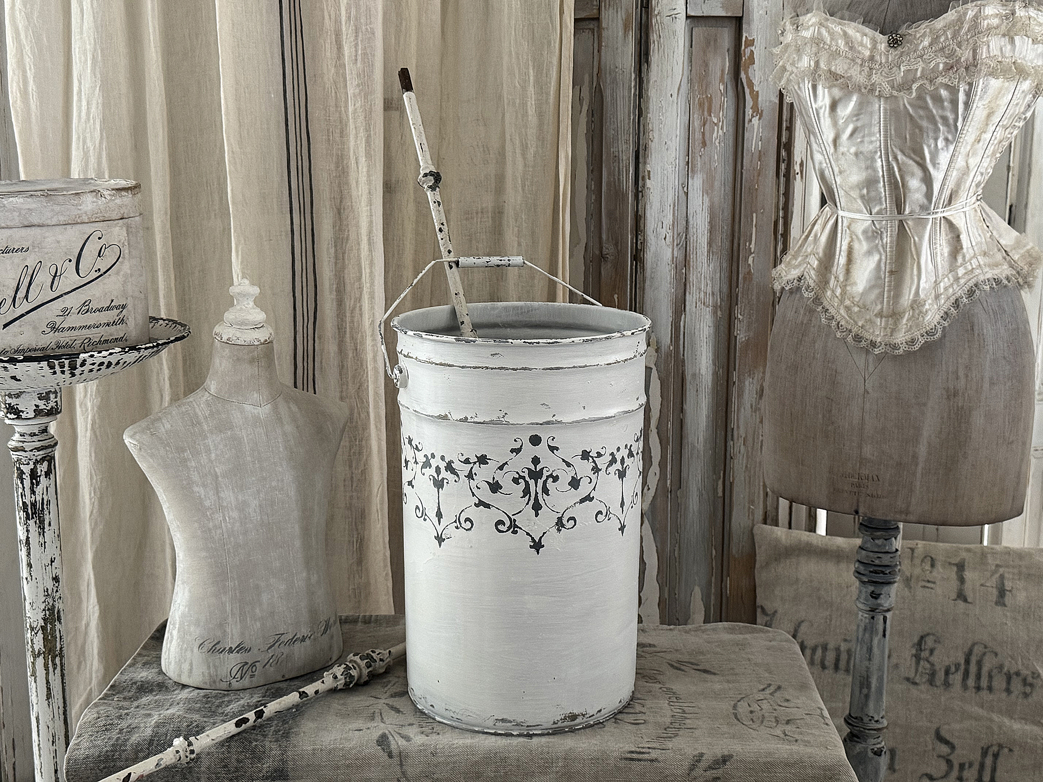 Reserviert! Eimer aus Aluminium Ornament***