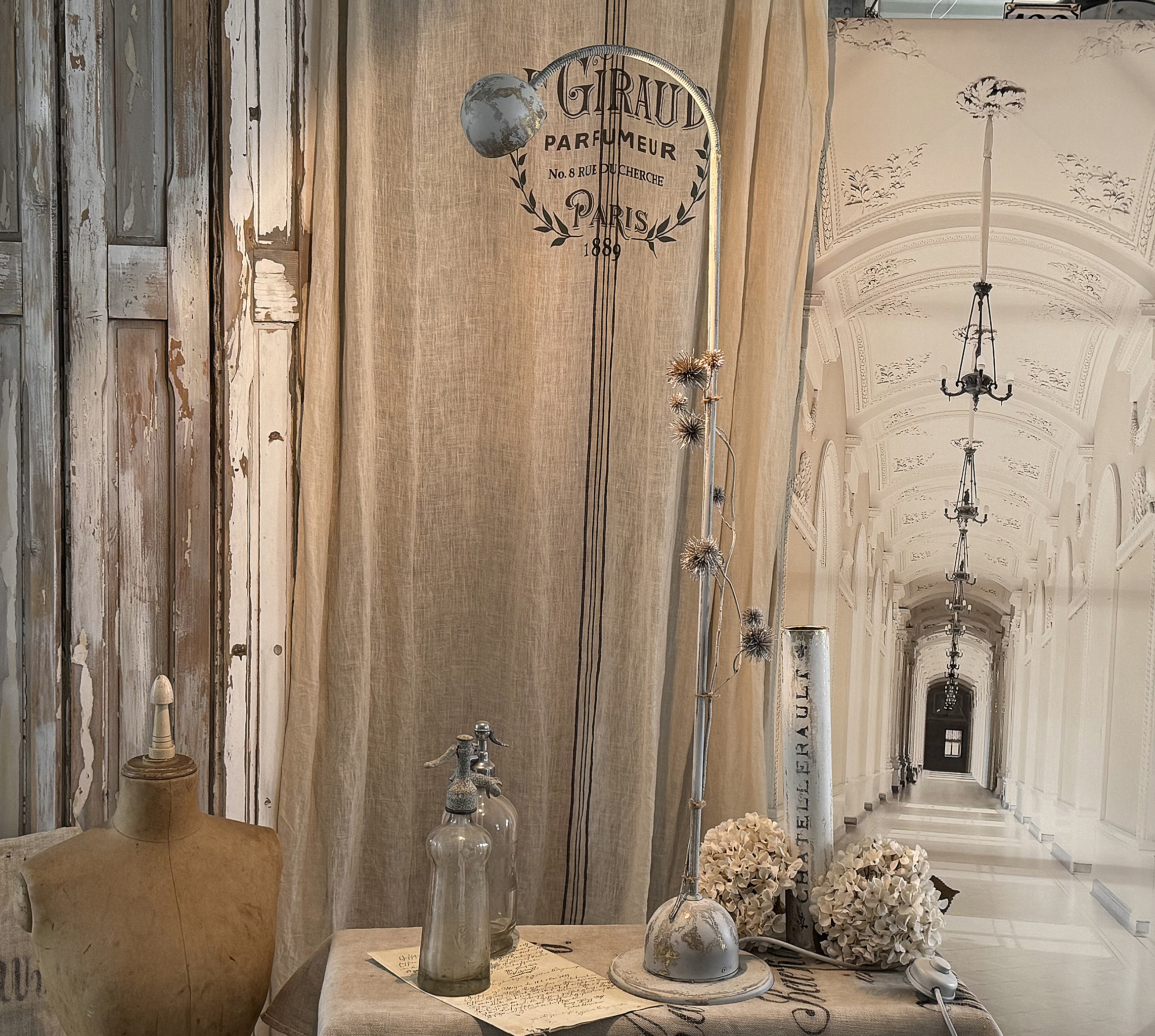 Zarte alte Stehlampe aus Messing – charmantes Vintage-Stück***