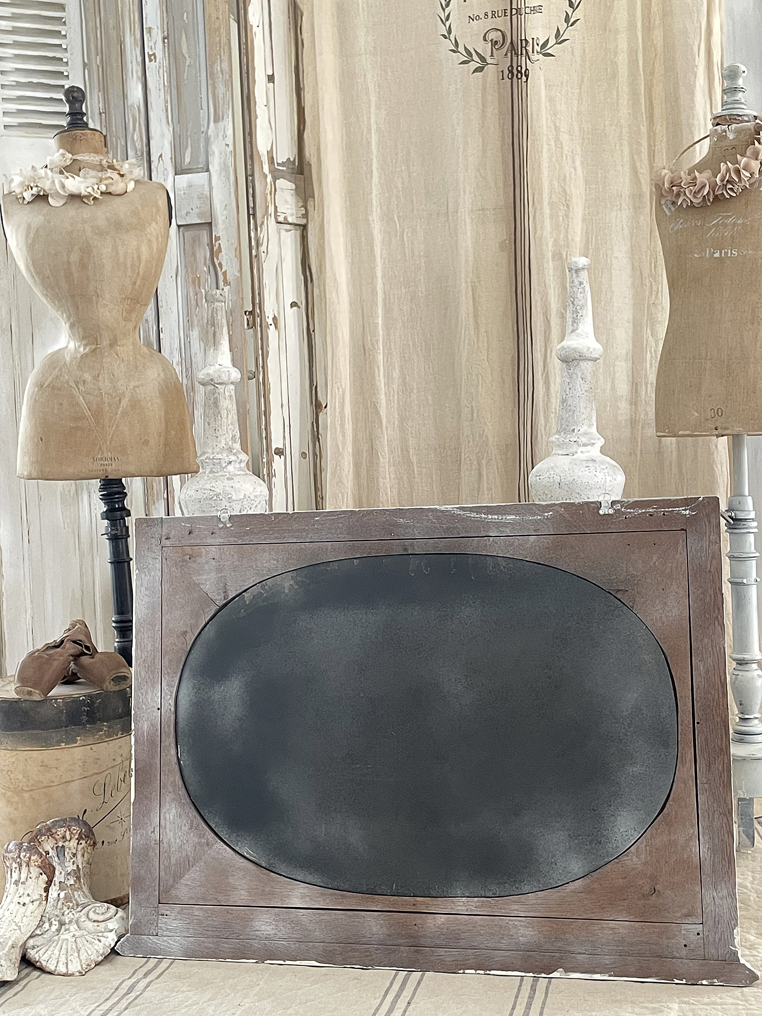 Antiker ovaler Spiegel im Shabbykleid***