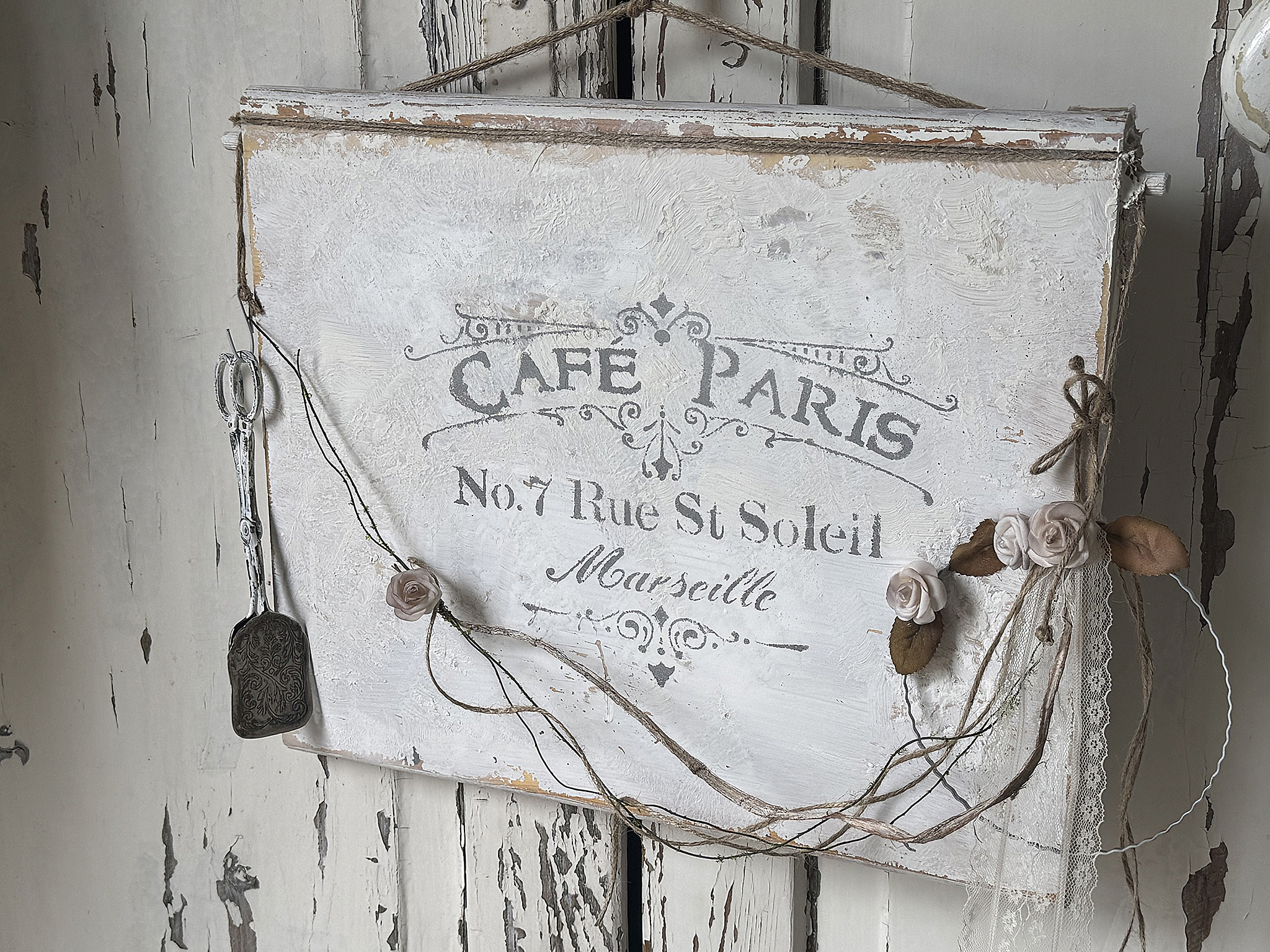 Bild „Cafe Paris“ mit charmanten Begleitern – französischer Vintage-Zauber***