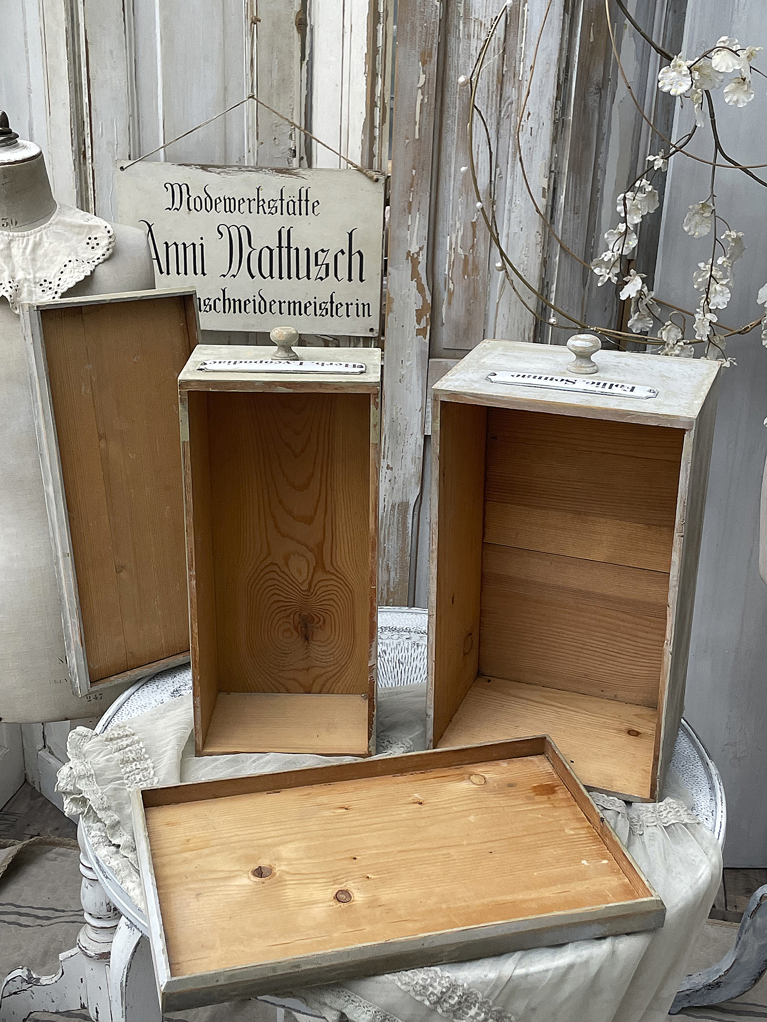 Duo alte Holz Apothekerkisten mit Deckel im original Lack***