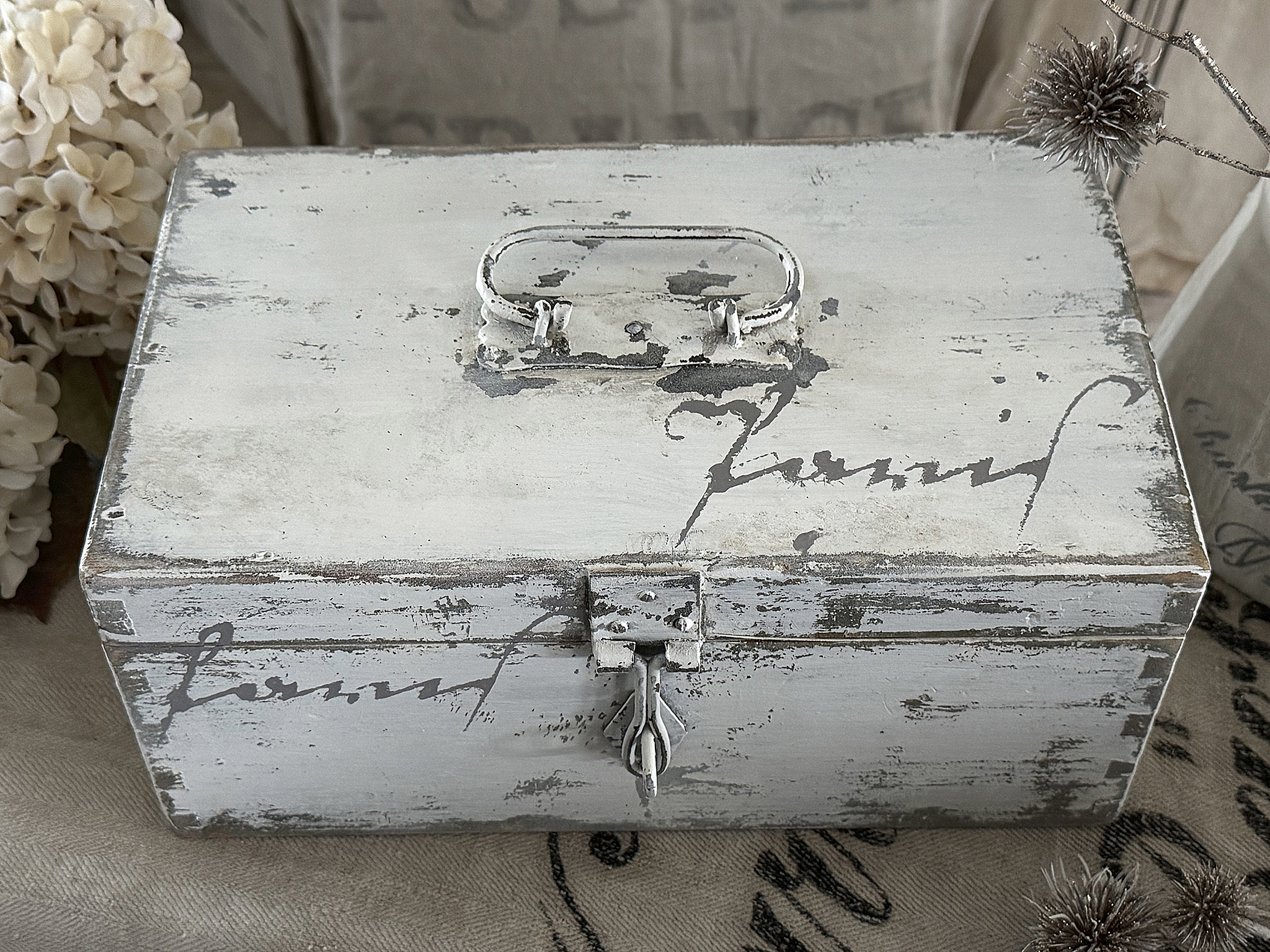   Schöne alte Holzkiste mit Geschichte***