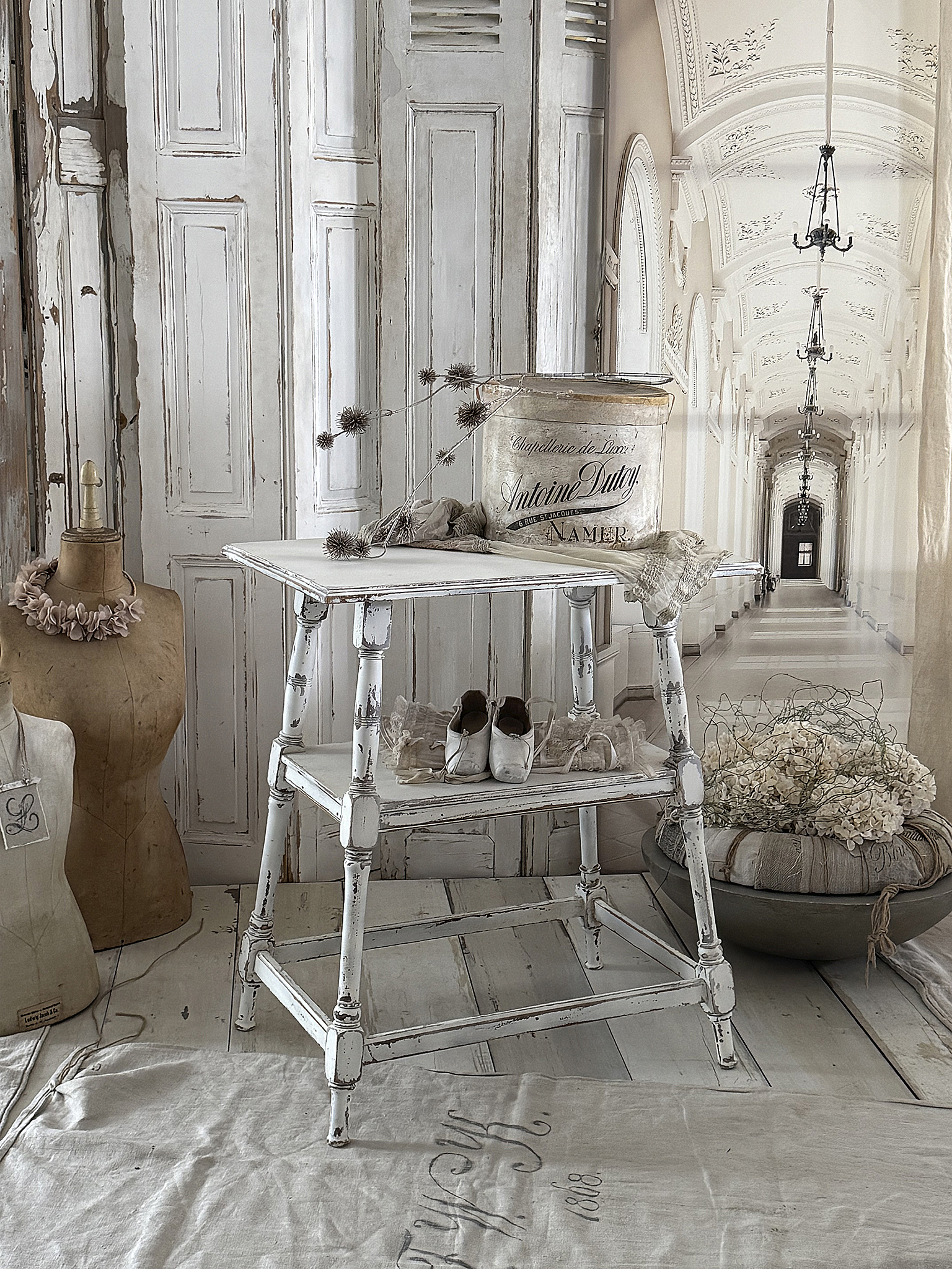 Alter Landhaustisch, Beistelltisch***