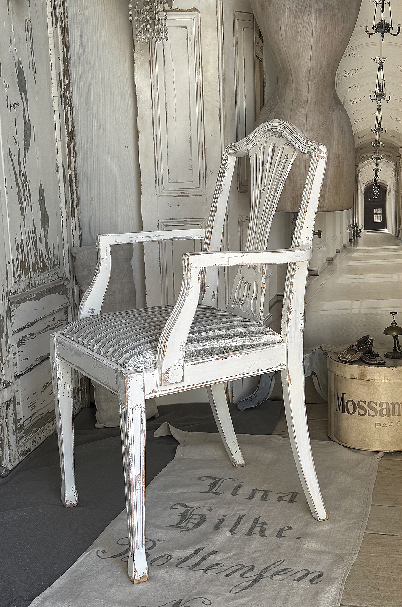 Wunderschöner alter Armlehnstuhl mit Sitzpolster