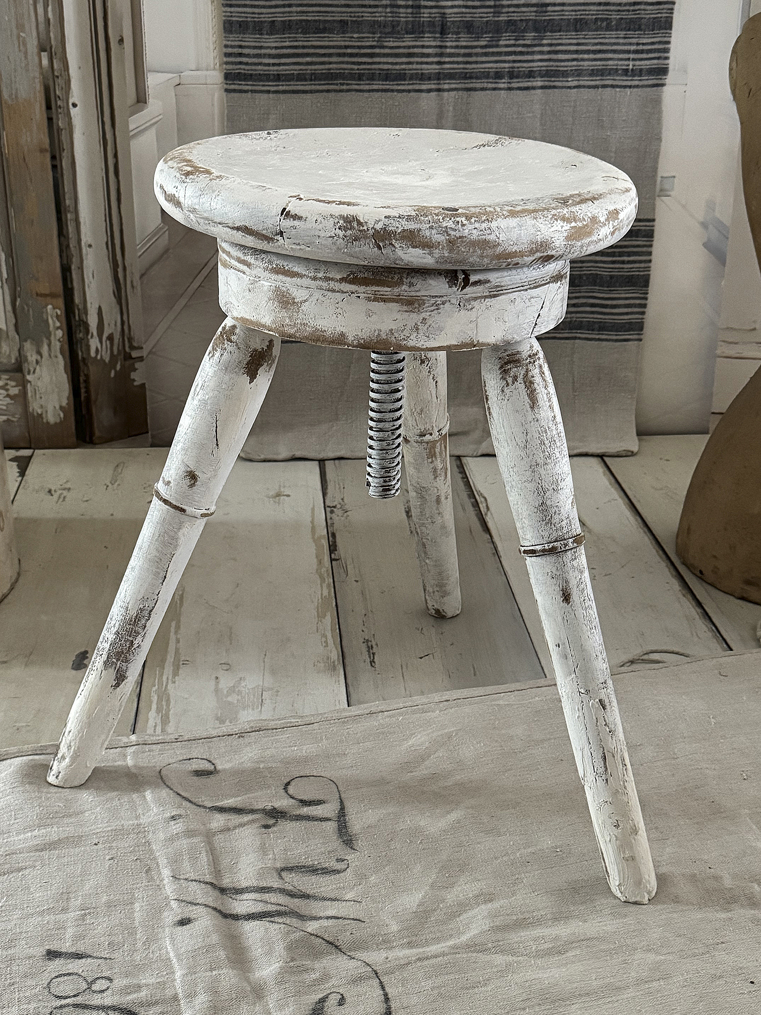 Alter, robuster Bauernhocker Vintage***